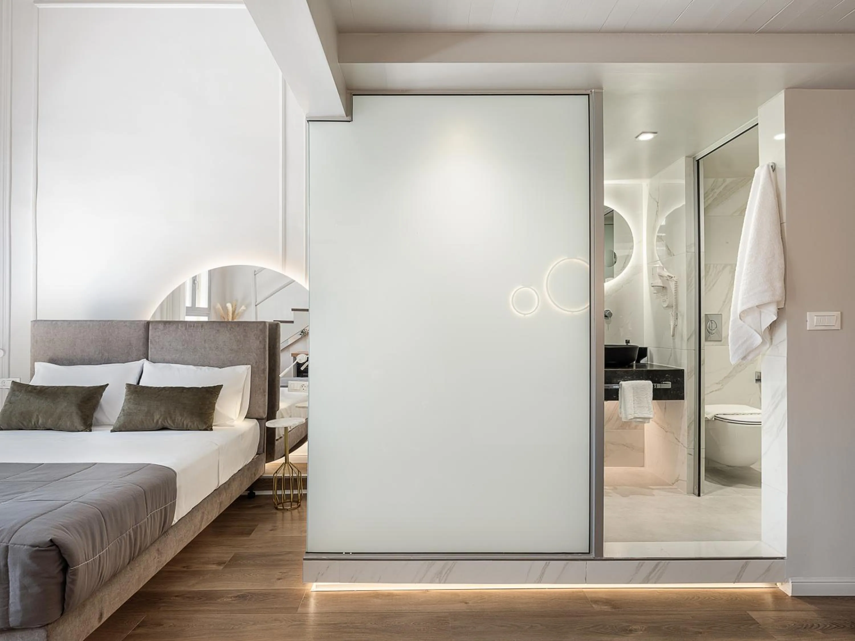 Shower, Bed in Elia Erato