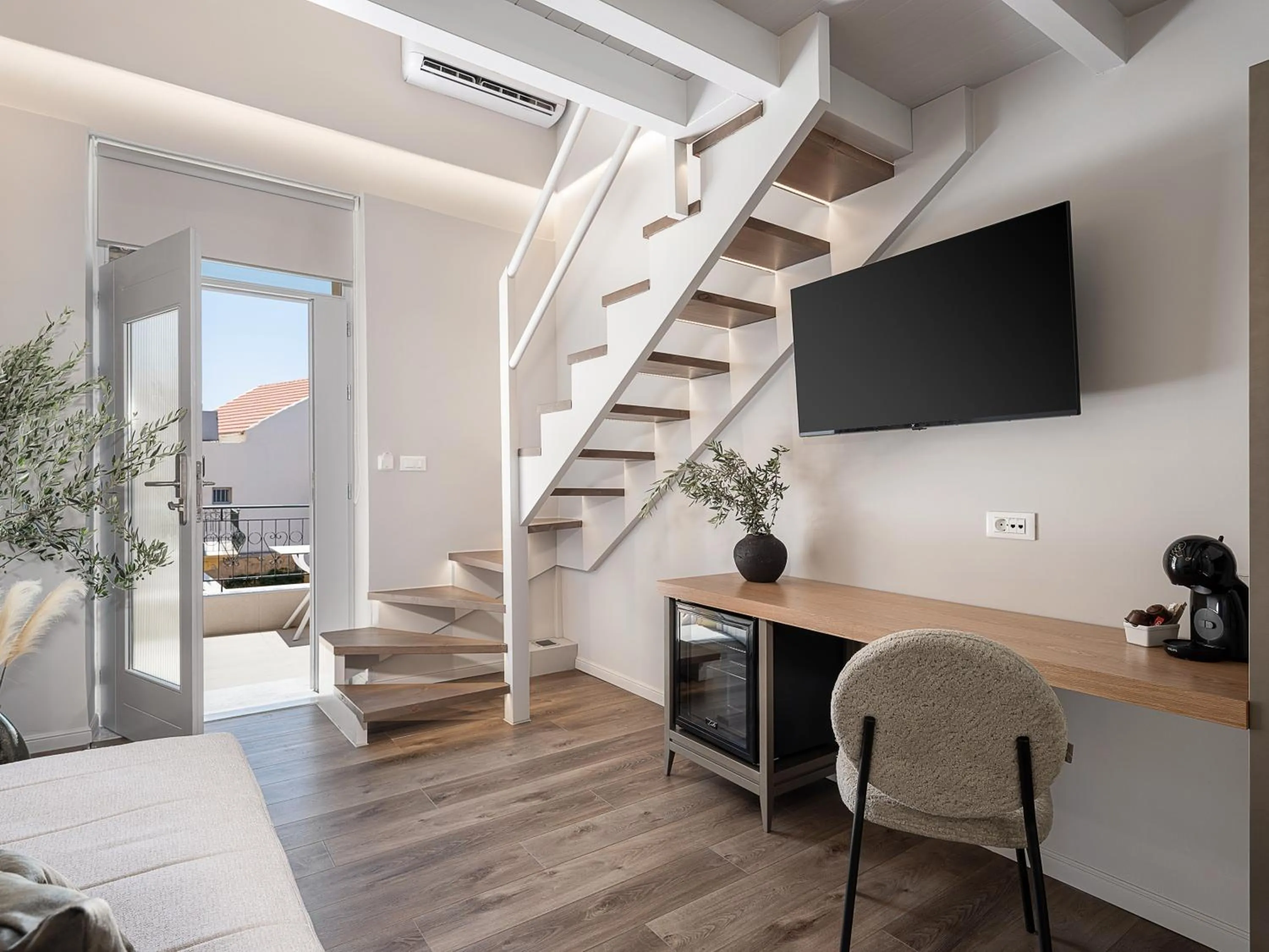 TV and multimedia in Elia Erato