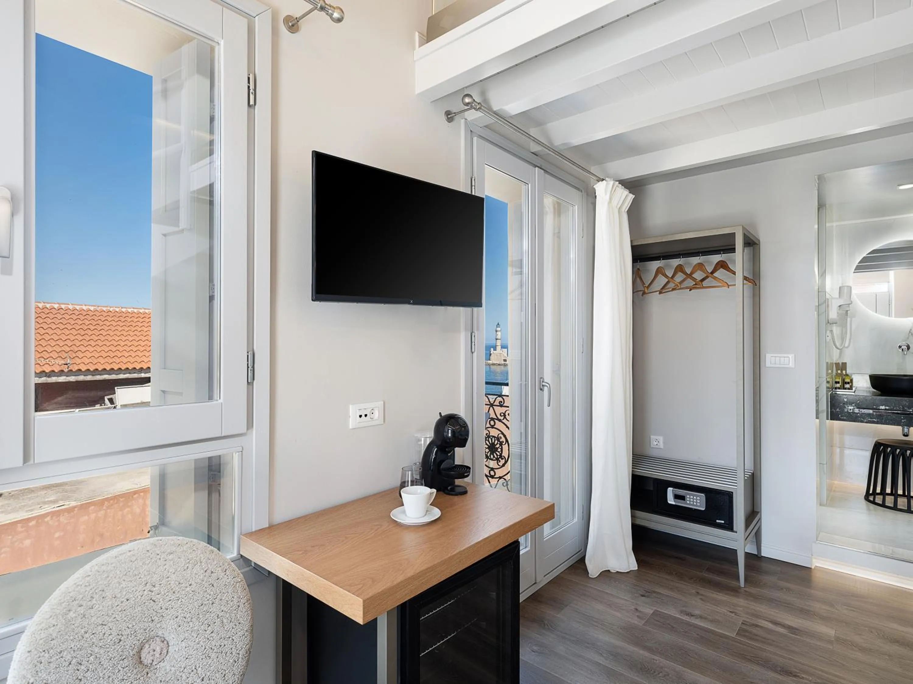 TV and multimedia in Elia Erato