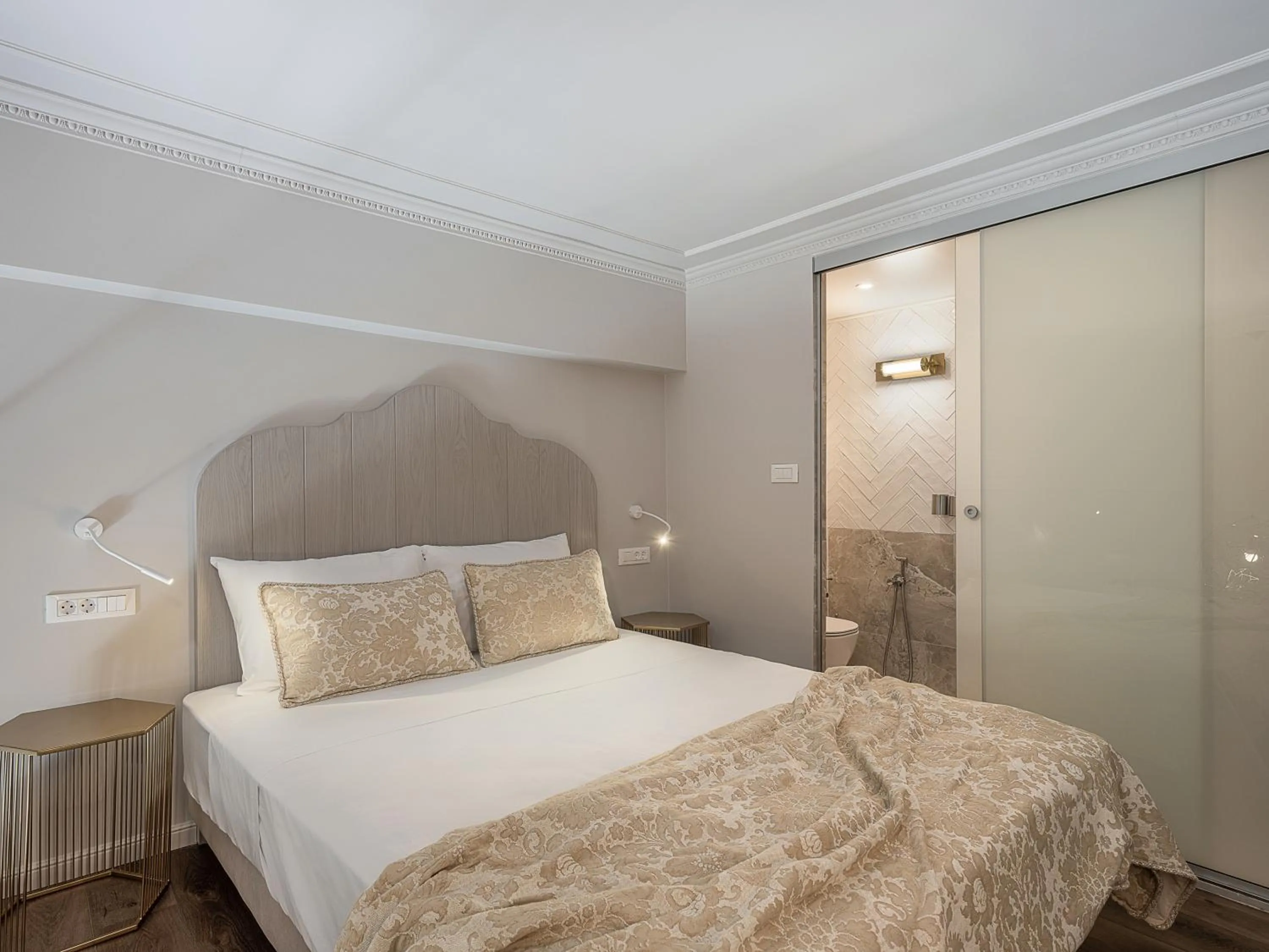 Bedroom, Bed in Elia Erato