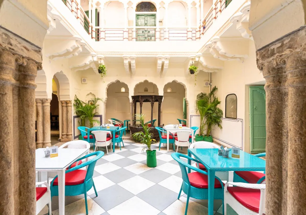 Restaurant/places to eat in Bloom Boutique l Chelon Haveli