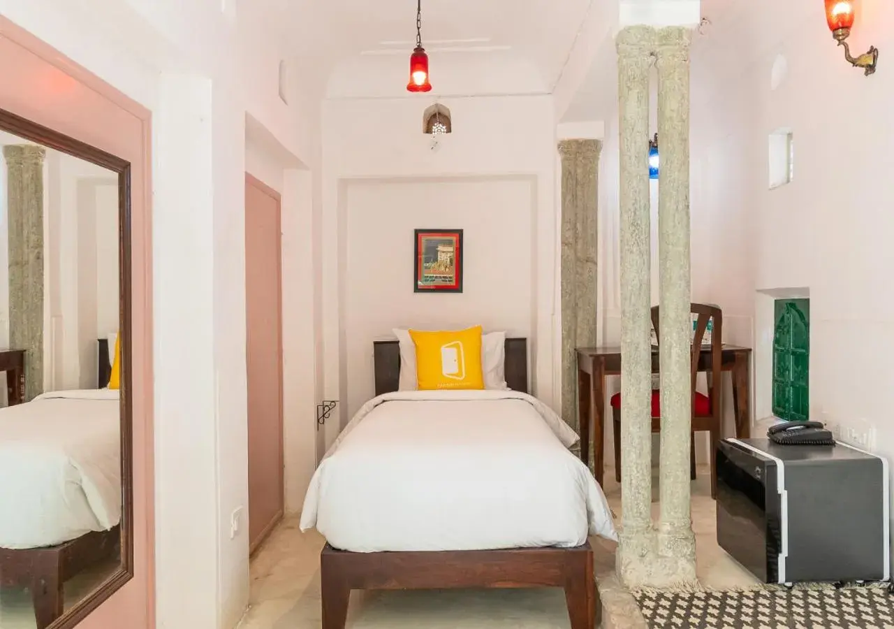 Bed in Bloom Boutique - Chelon Haveli Bed in Bloom Boutique - Chelon Haveli