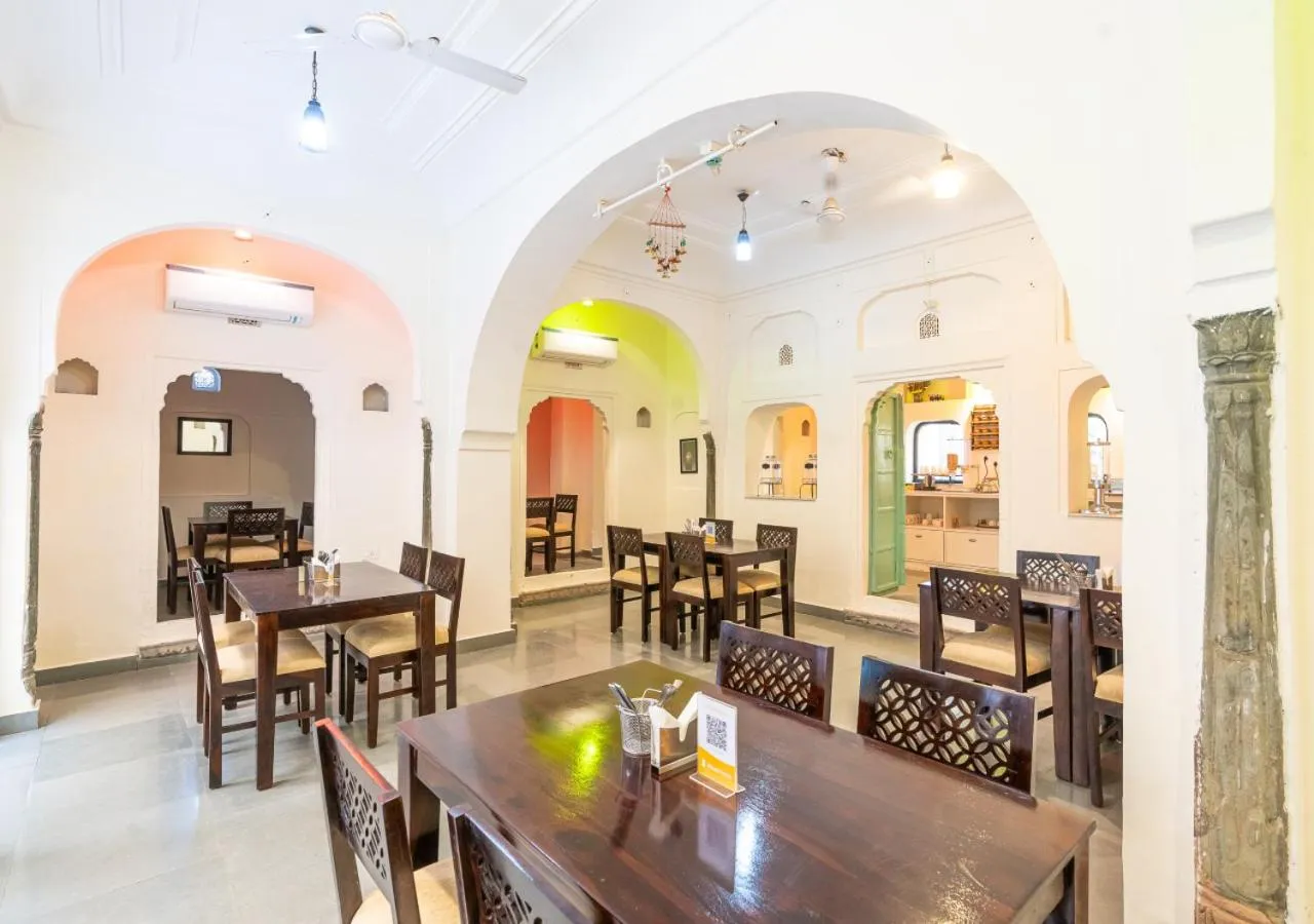 Restaurant/places to eat in Bloom Boutique l Chelon Haveli