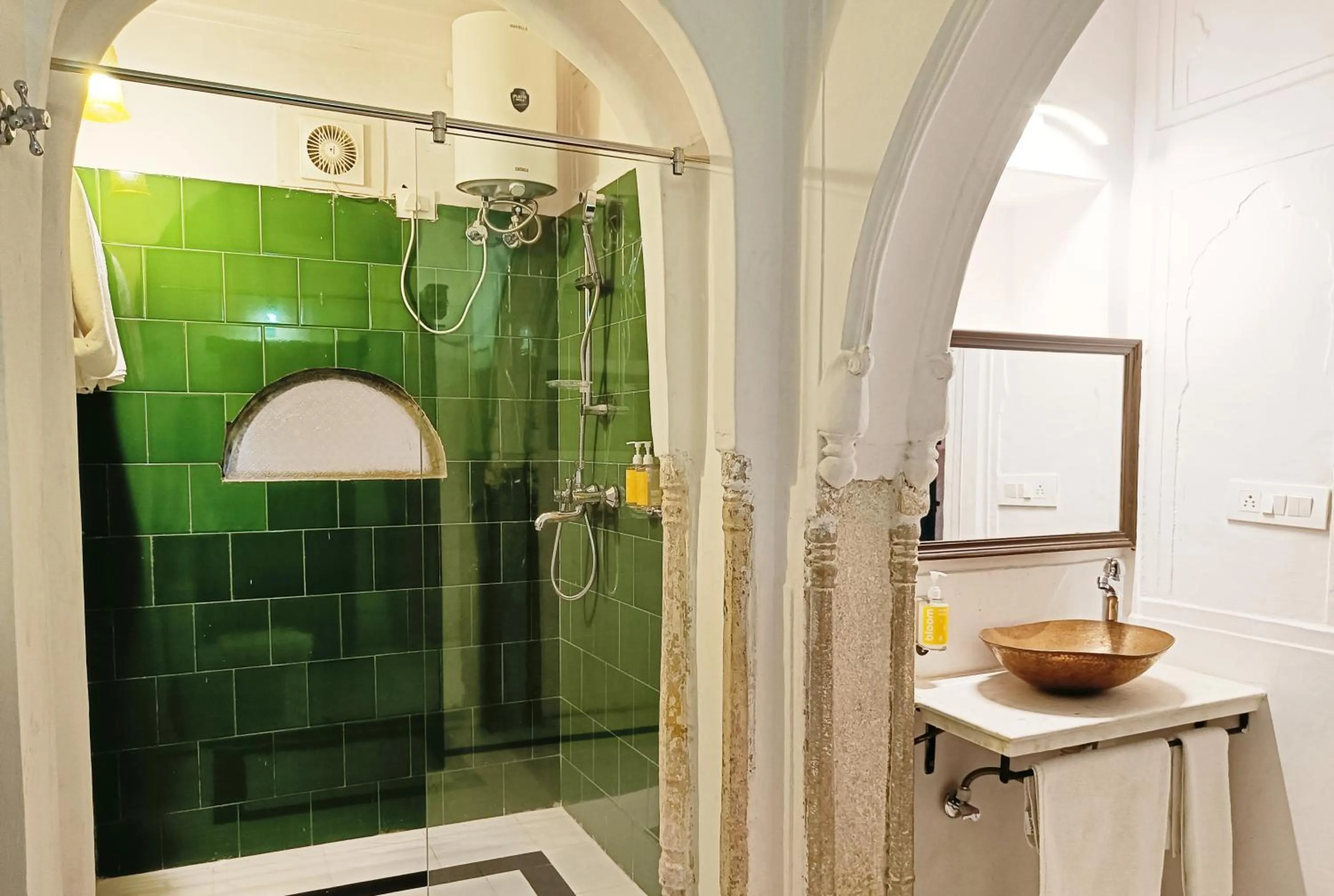 Bathroom in Bloom Boutique l Chelon Haveli