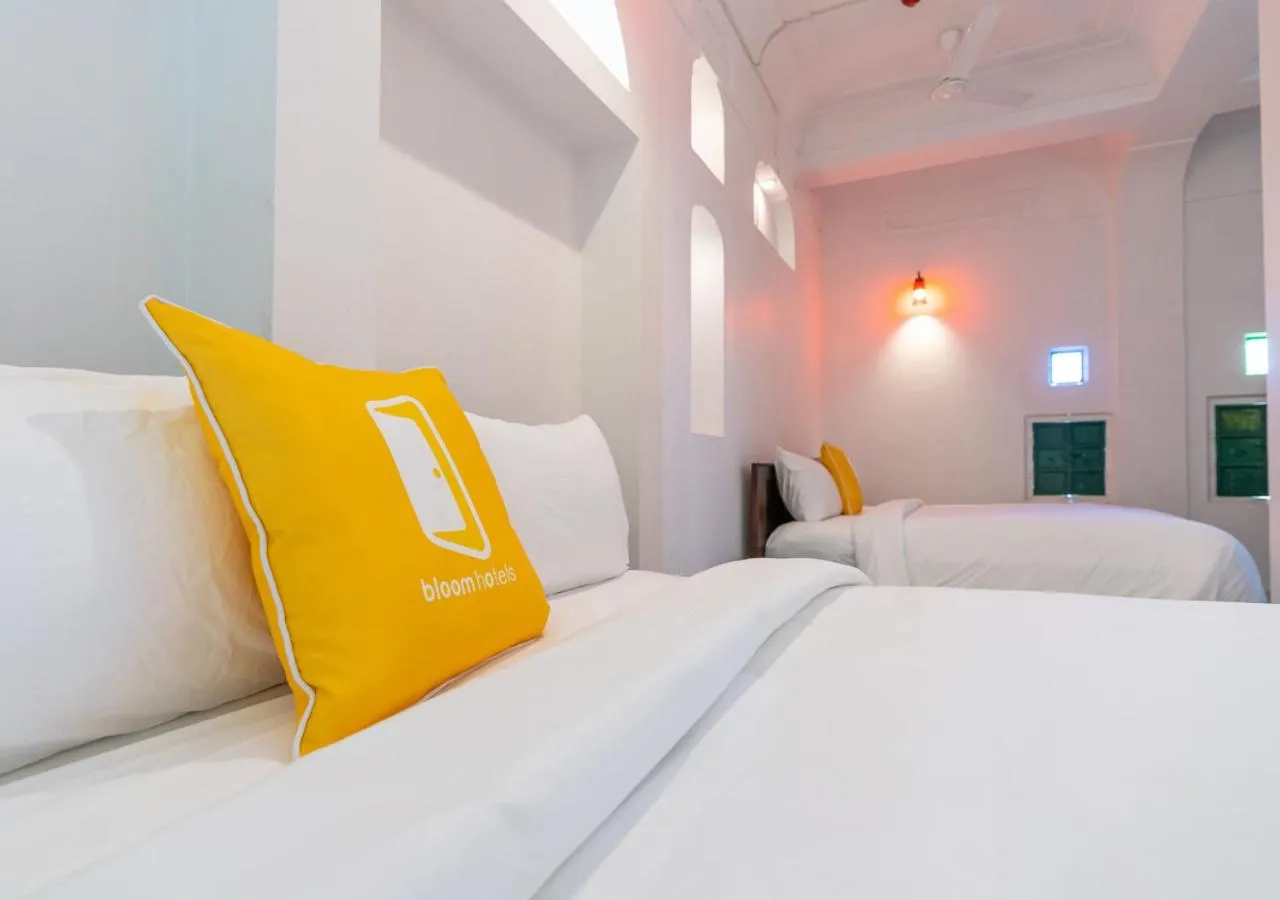 Bed in Bloom Boutique l Chelon Haveli