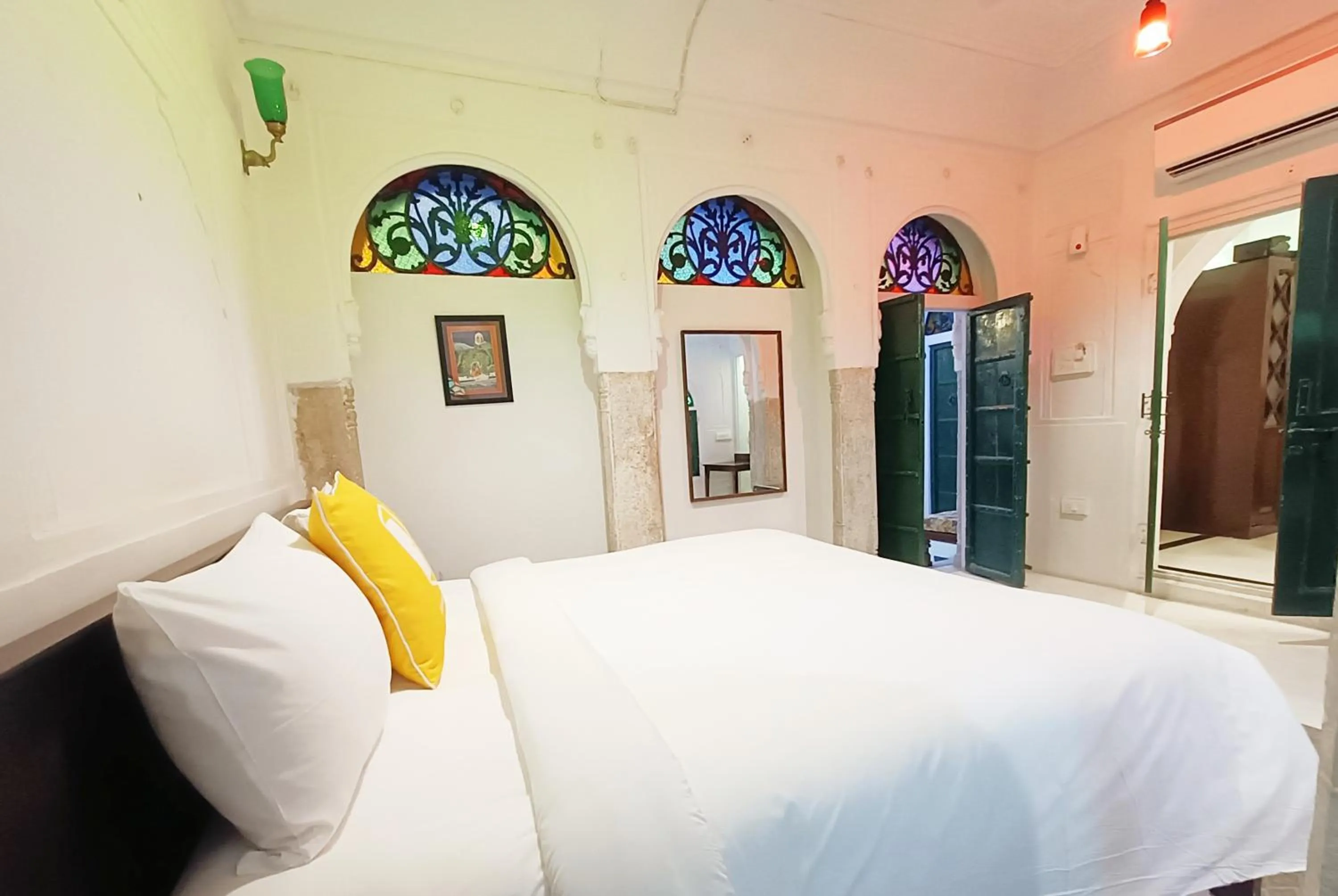 Bed in Bloom Boutique l Chelon Haveli