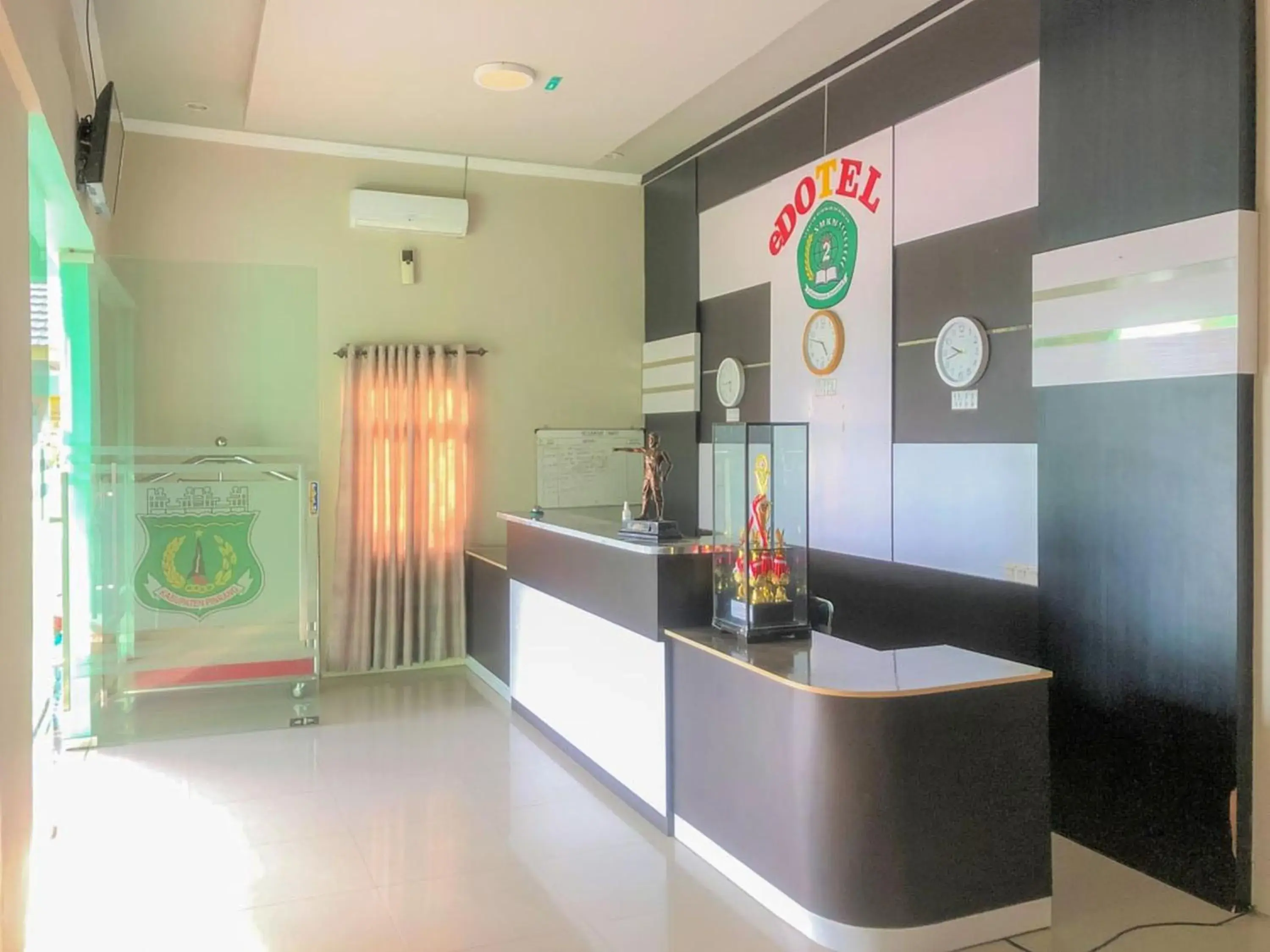 Lobby or reception in Edotel SMKN 2 Pinrang Mitra RedDoorz Lobby or reception in Edotel SMKN 2 Pinrang Mitra RedDoorz