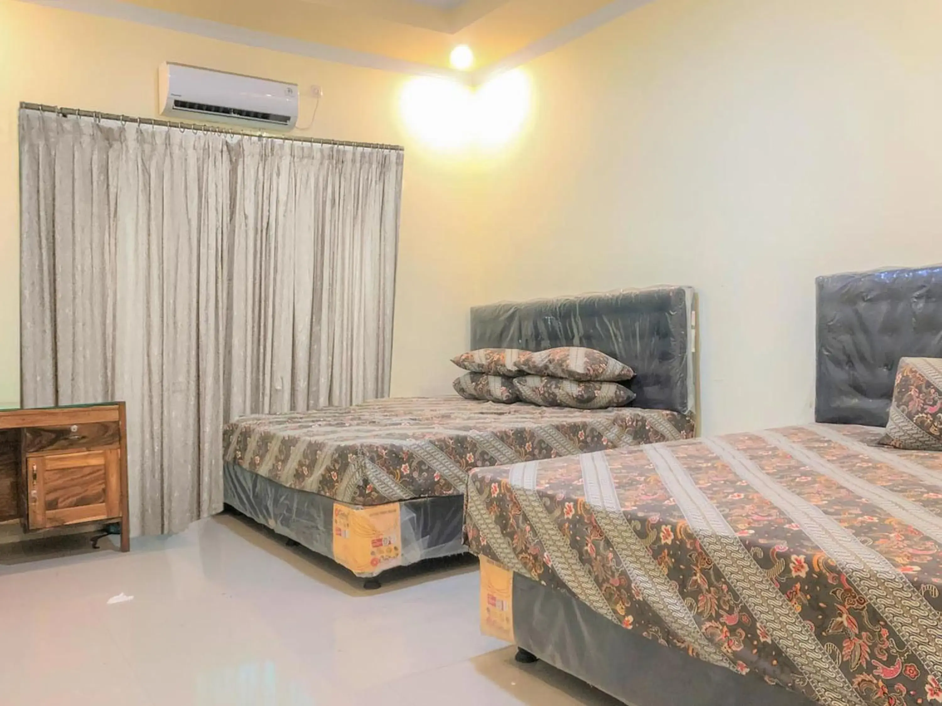 Bedroom, Bed in Edotel SMKN 2 Pinrang Mitra RedDoorz Bedroom, Bed in Edotel SMKN 2 Pinrang Mitra RedDoorz