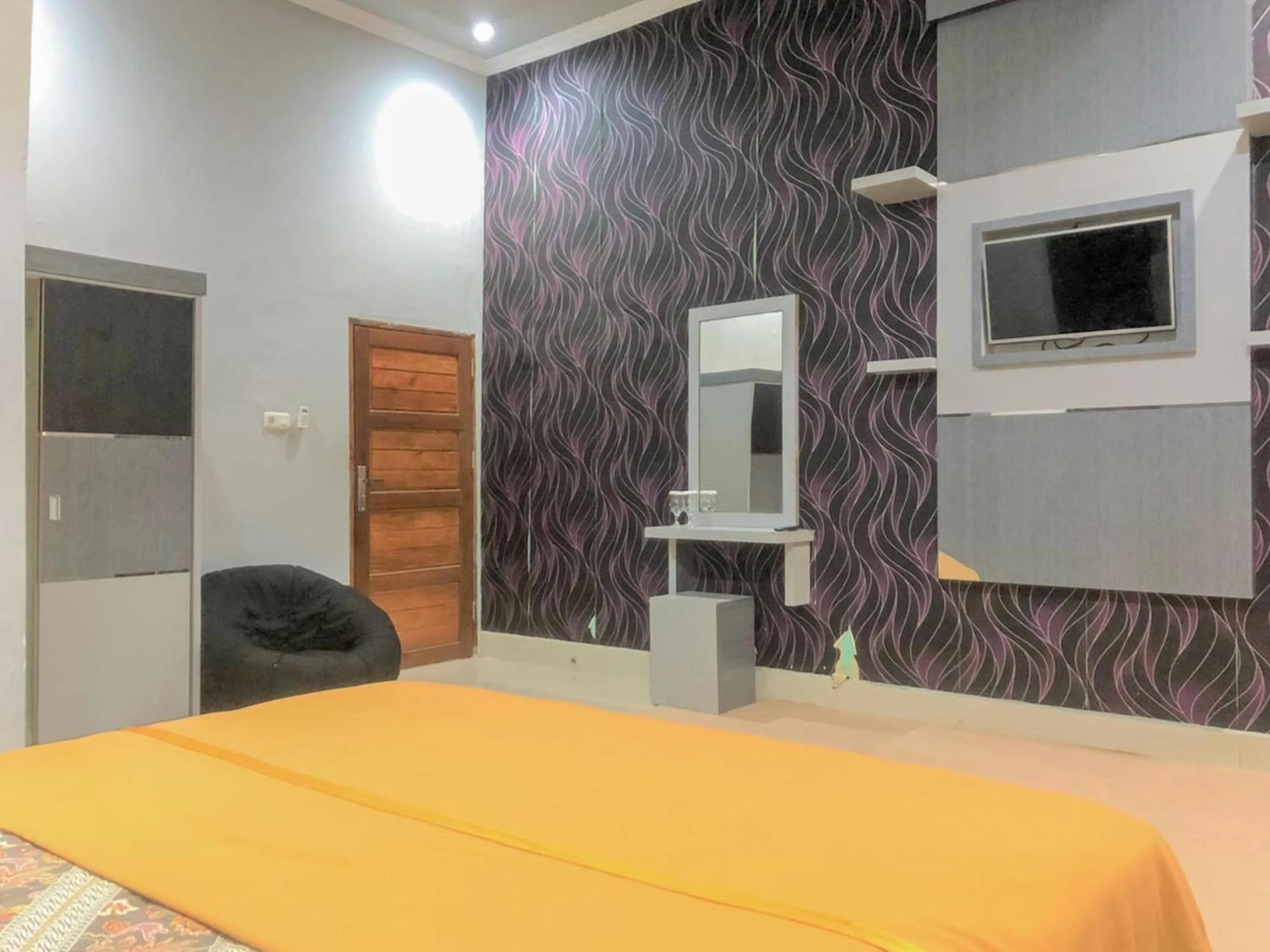 Bedroom, Bed in Edotel SMKN 2 Pinrang Mitra RedDoorz