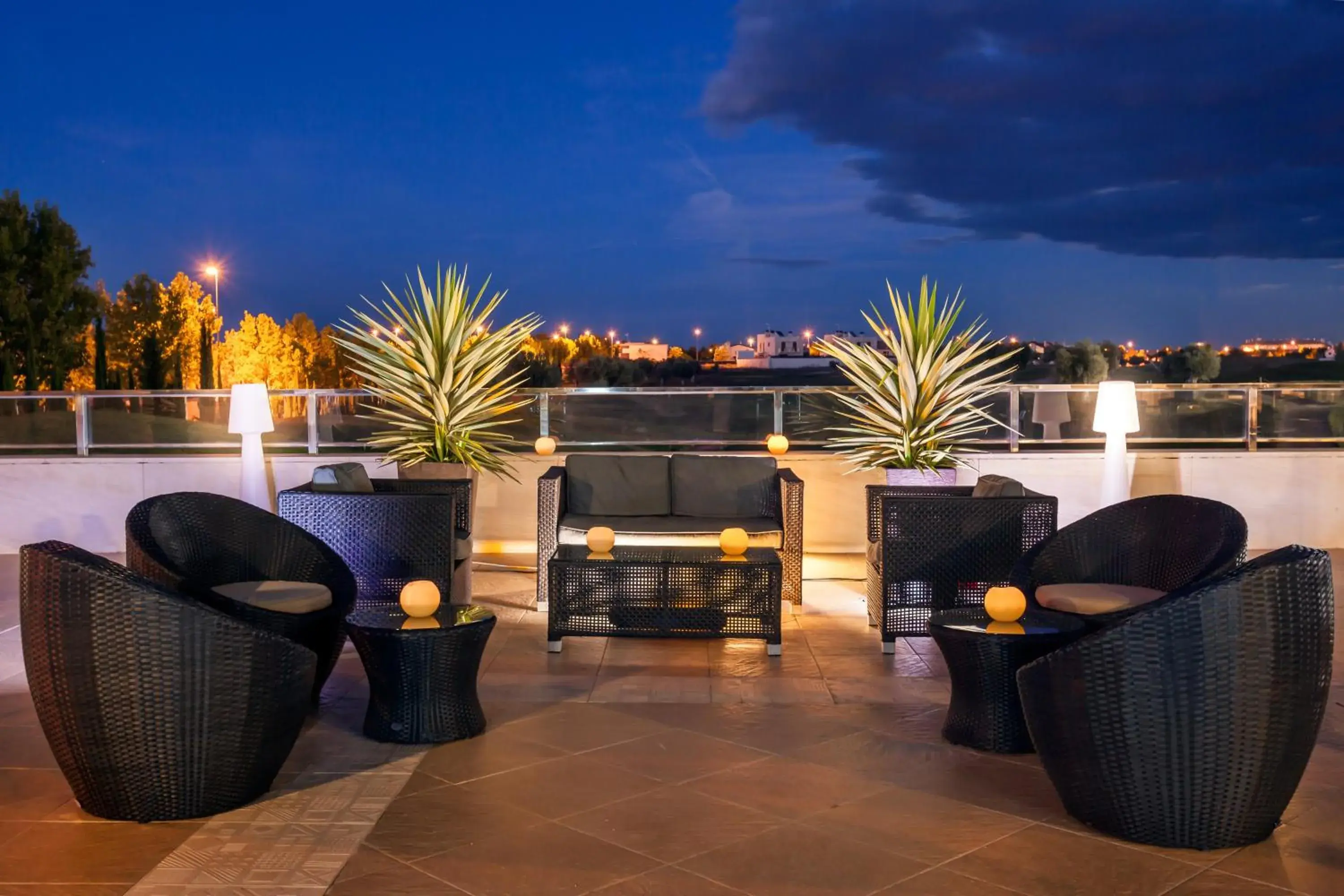 Lounge or bar in Occidental Aranjuez Lounge or bar in Occidental Aranjuez