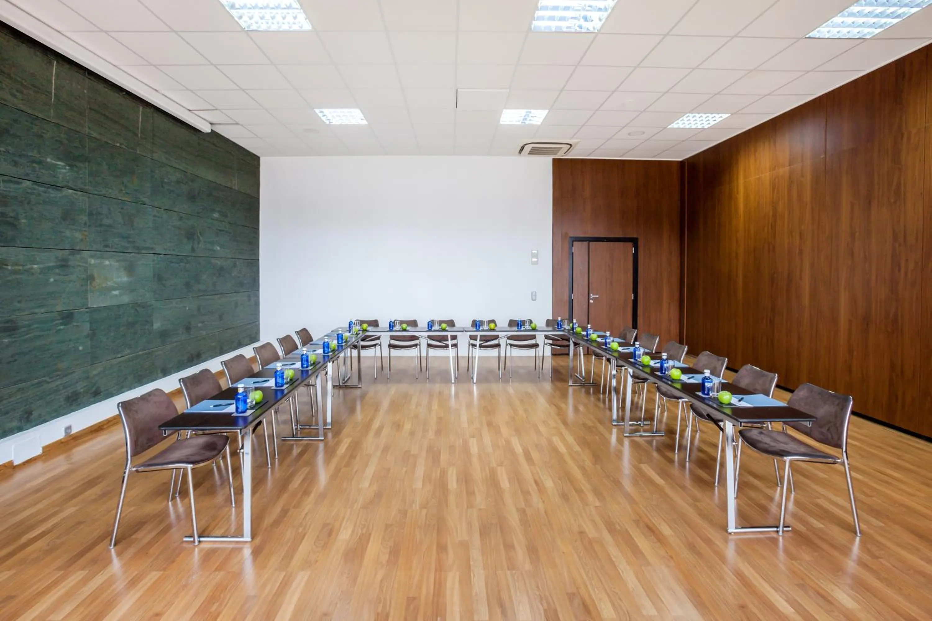 Business facilities in Occidental Aranjuez