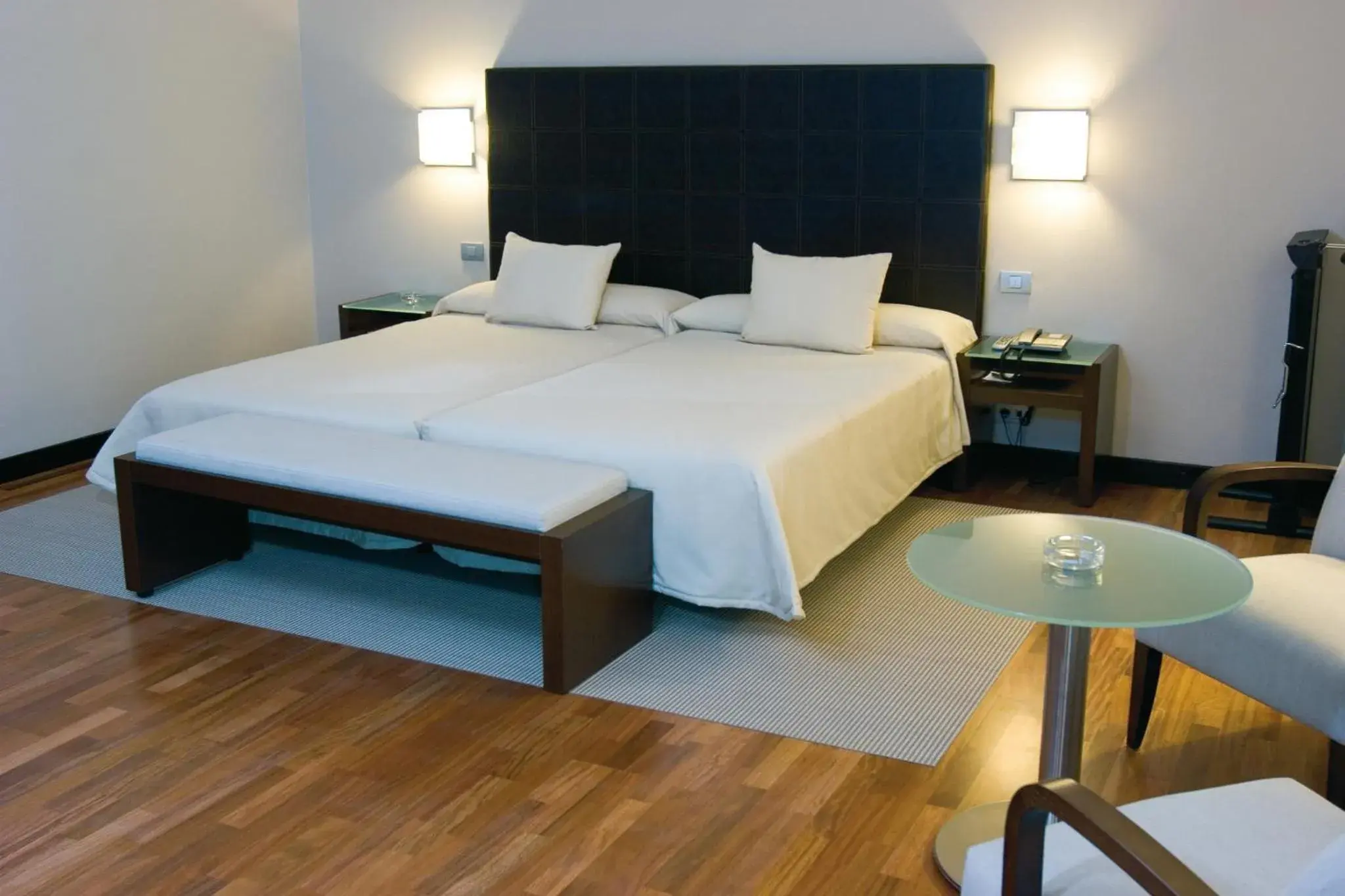 Bedroom, Bed in Occidental Aranjuez Bedroom, Bed in Occidental Aranjuez