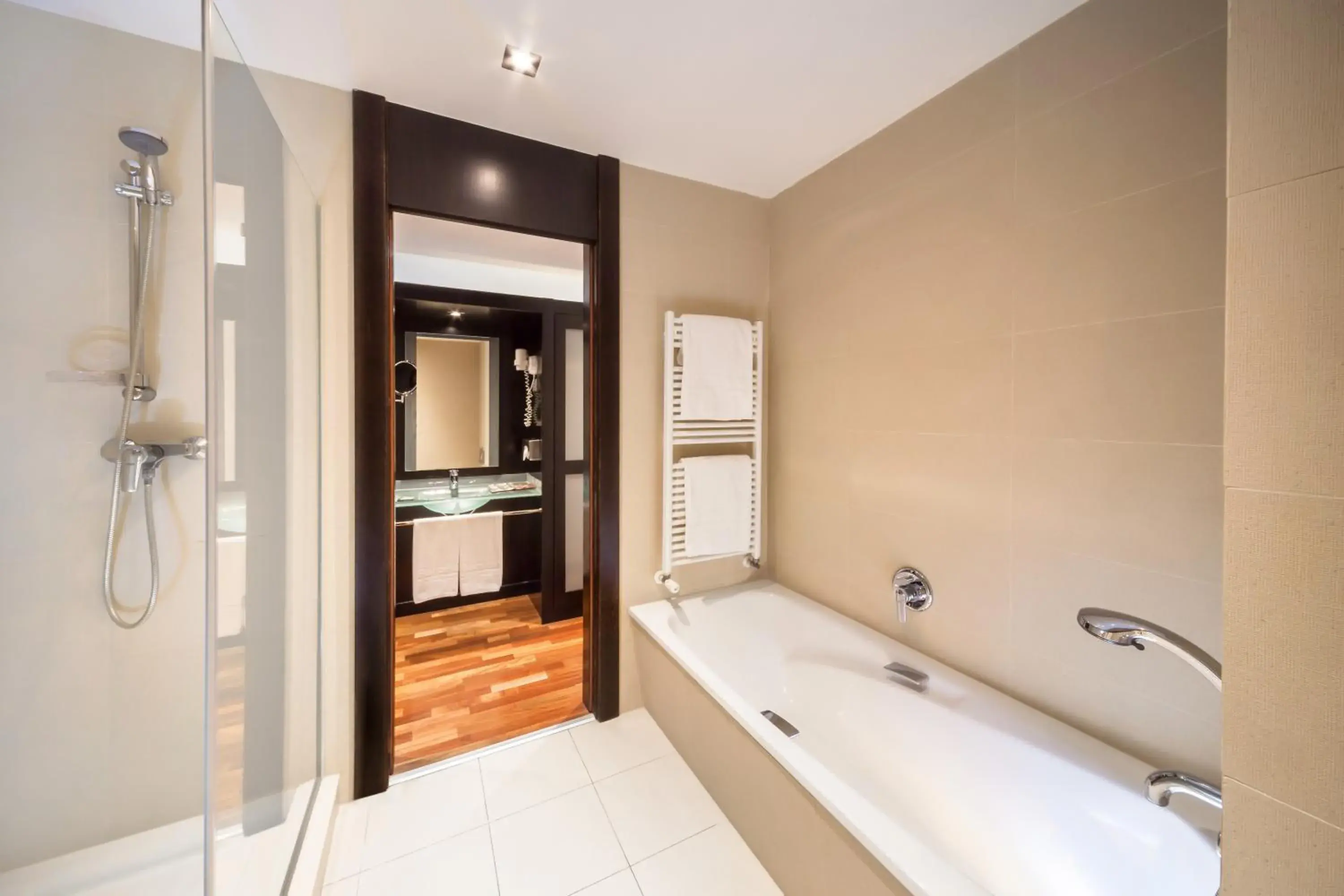 Bathroom in Occidental Aranjuez Bathroom in Occidental Aranjuez