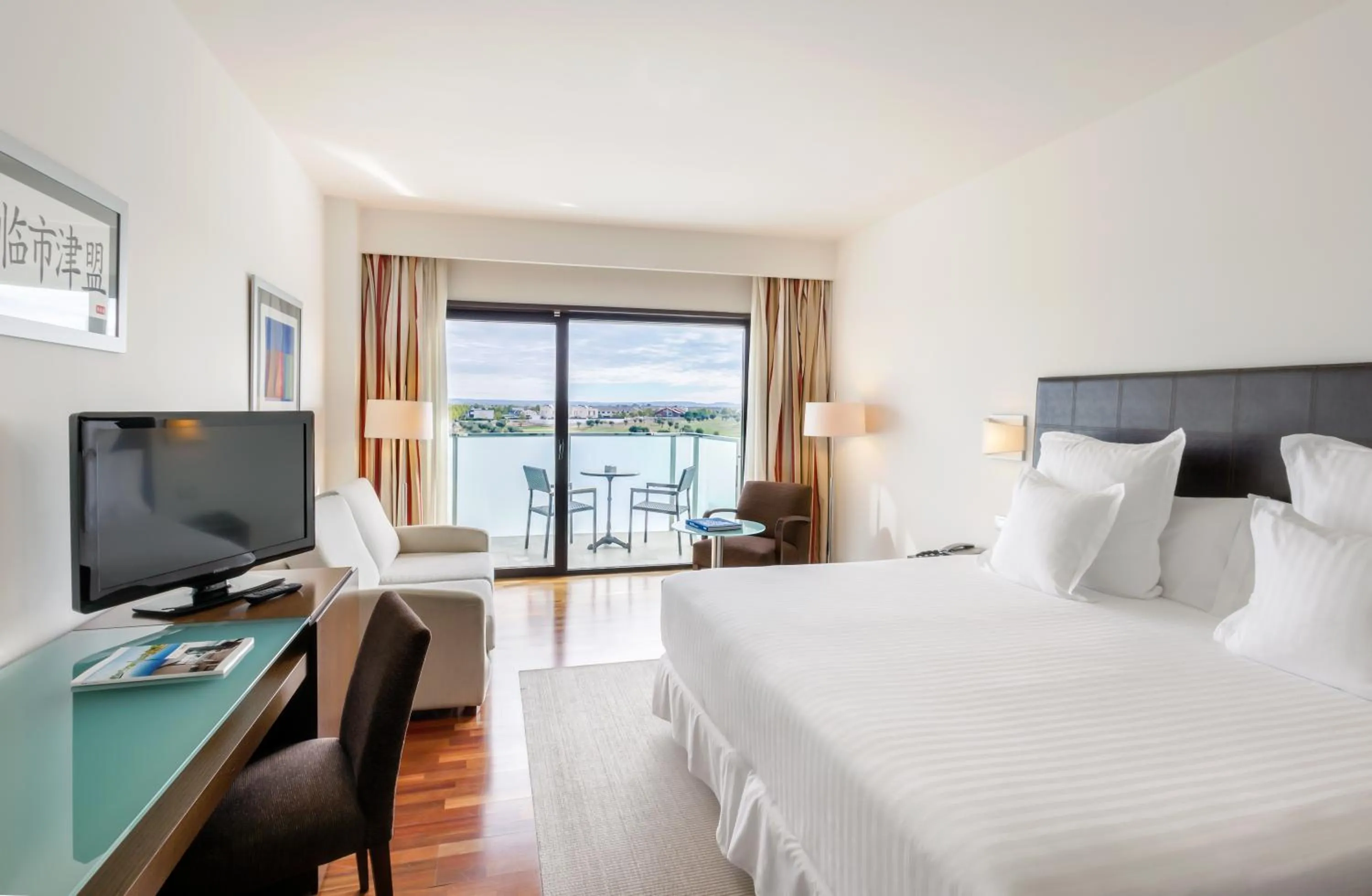 Balcony/Terrace, Bed in Occidental Aranjuez