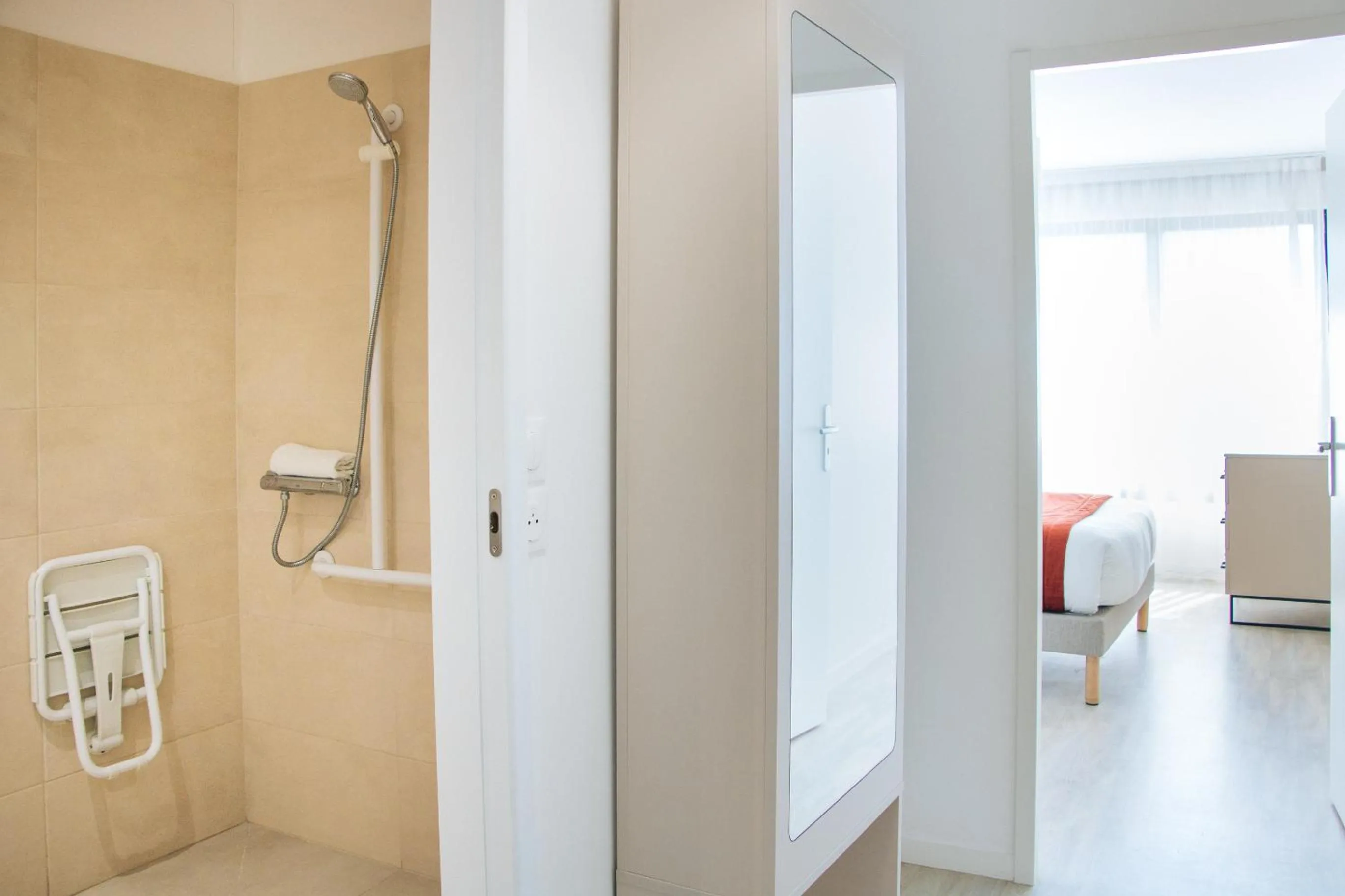 Shower in Twenty Business Flats Lille - Bayard