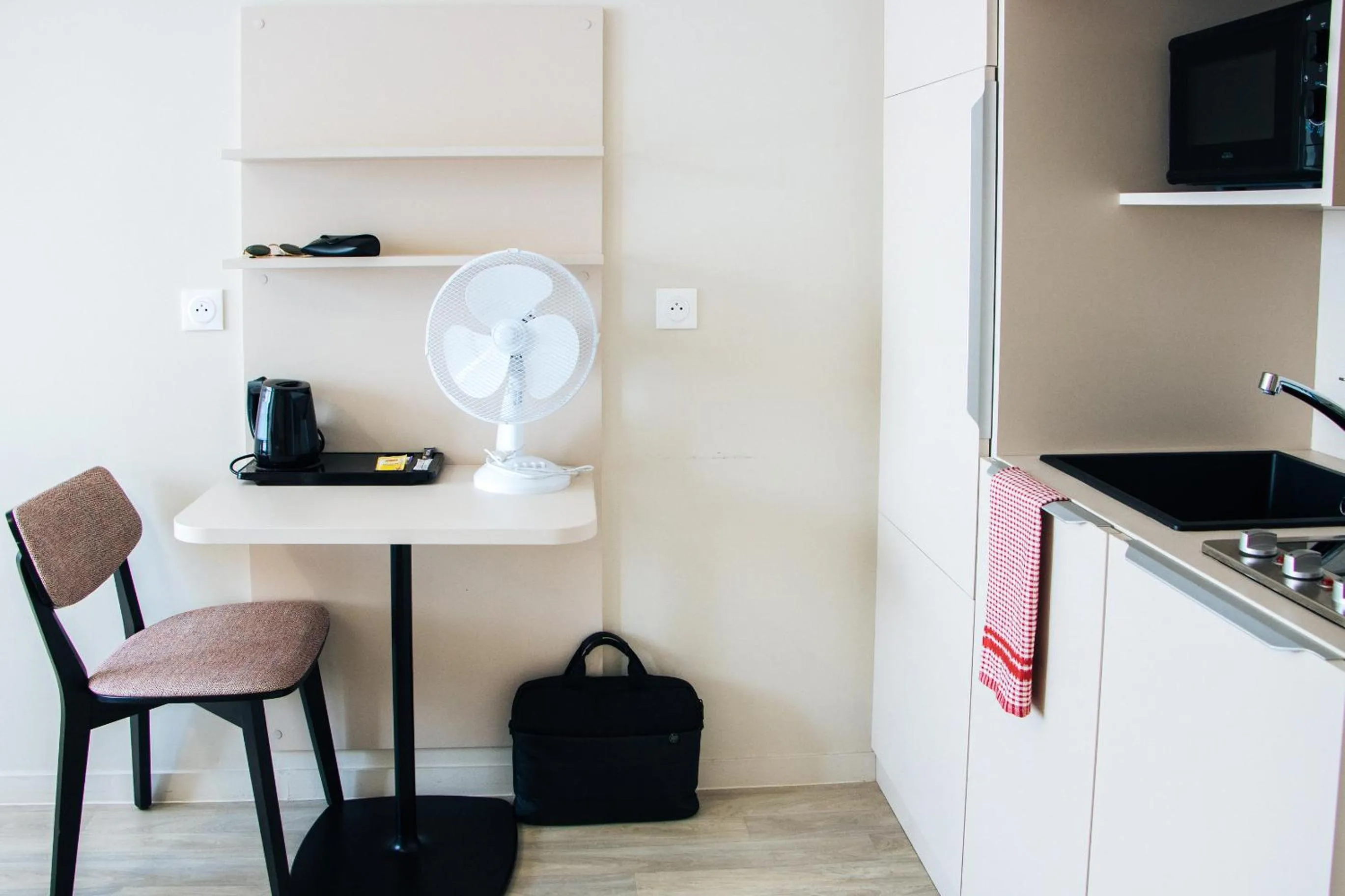 Kitchen or kitchenette in Twenty Business Flats Lille - Bayard