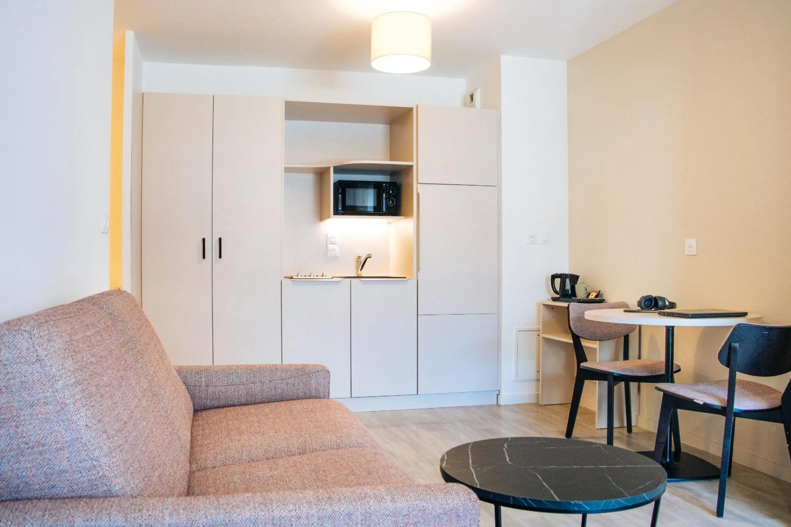 Coffee/tea facilities in Twenty Business Flats Lille - Bayard