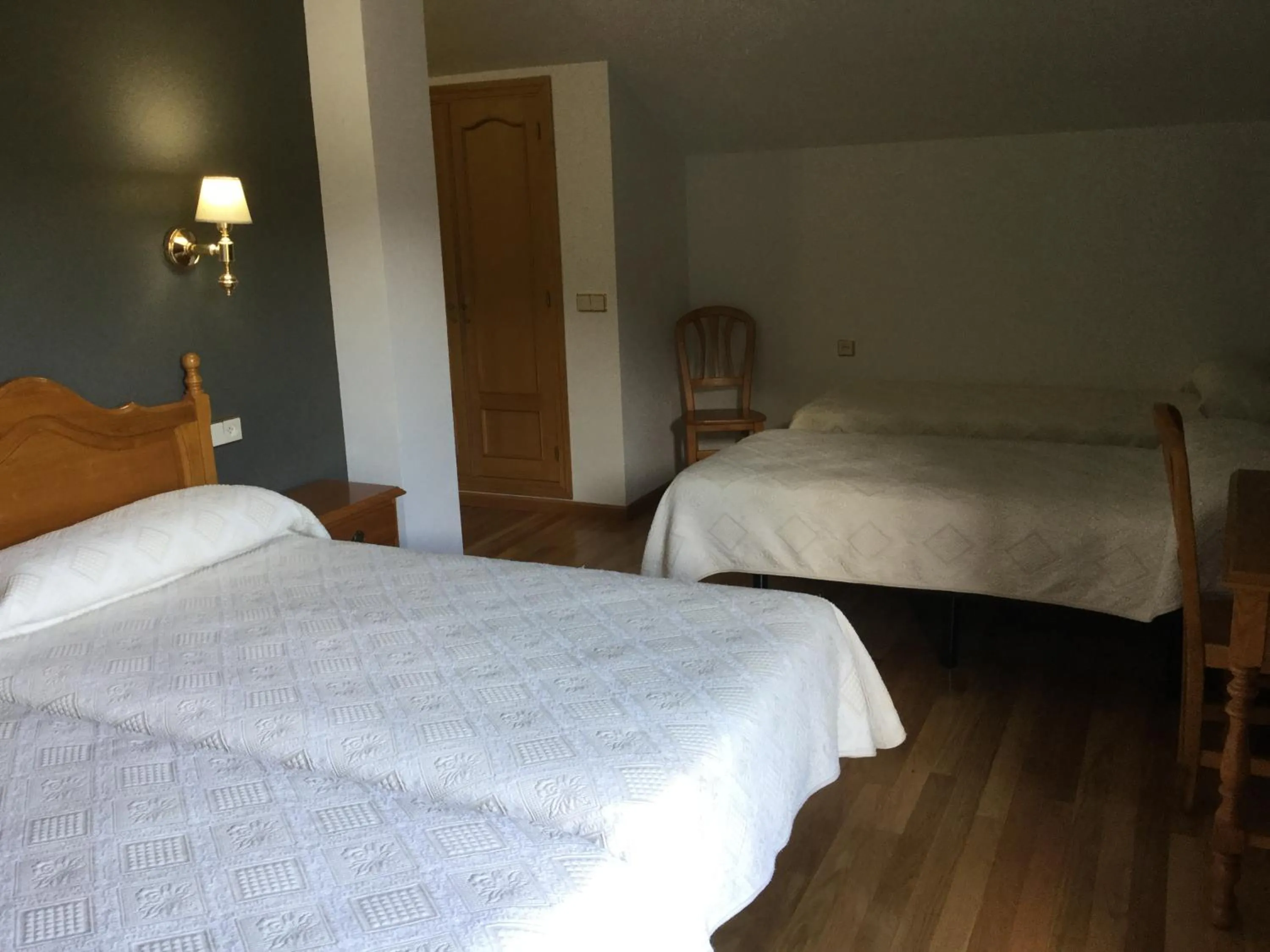 Bed in Hotel Cinco Castaños
