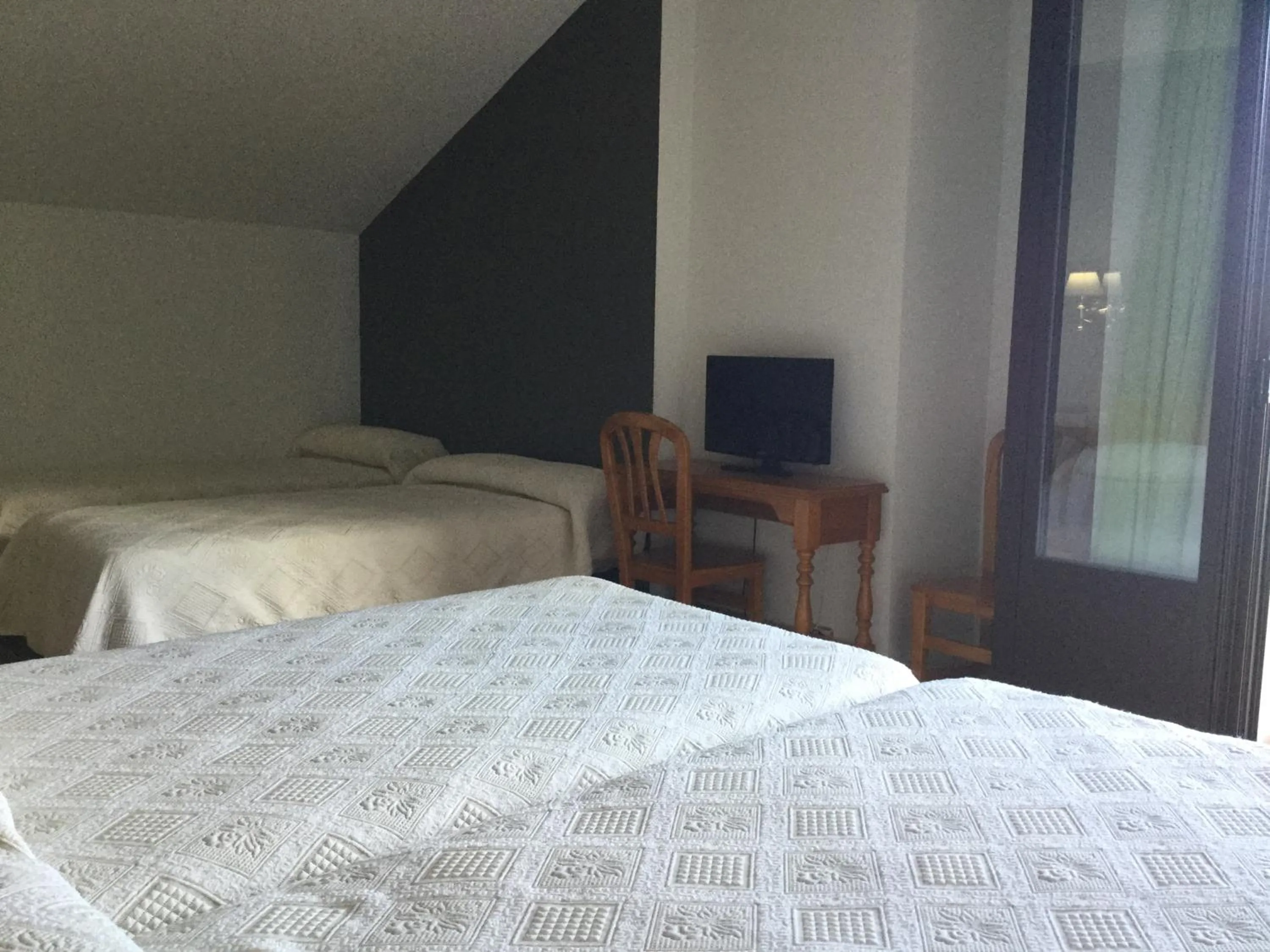 Bed in Hotel Cinco Castaños