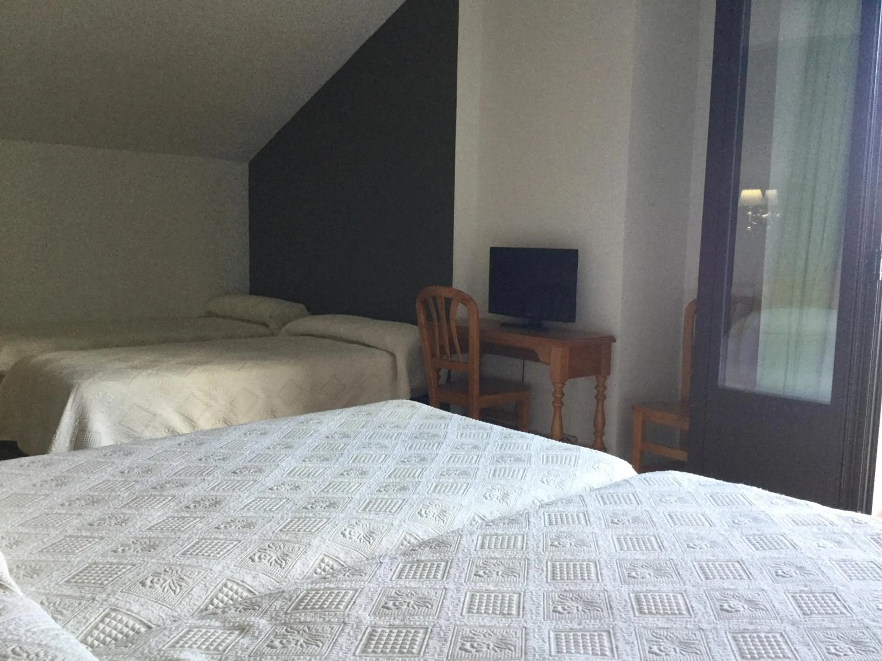 Bed in Hotel Cinco Castaños