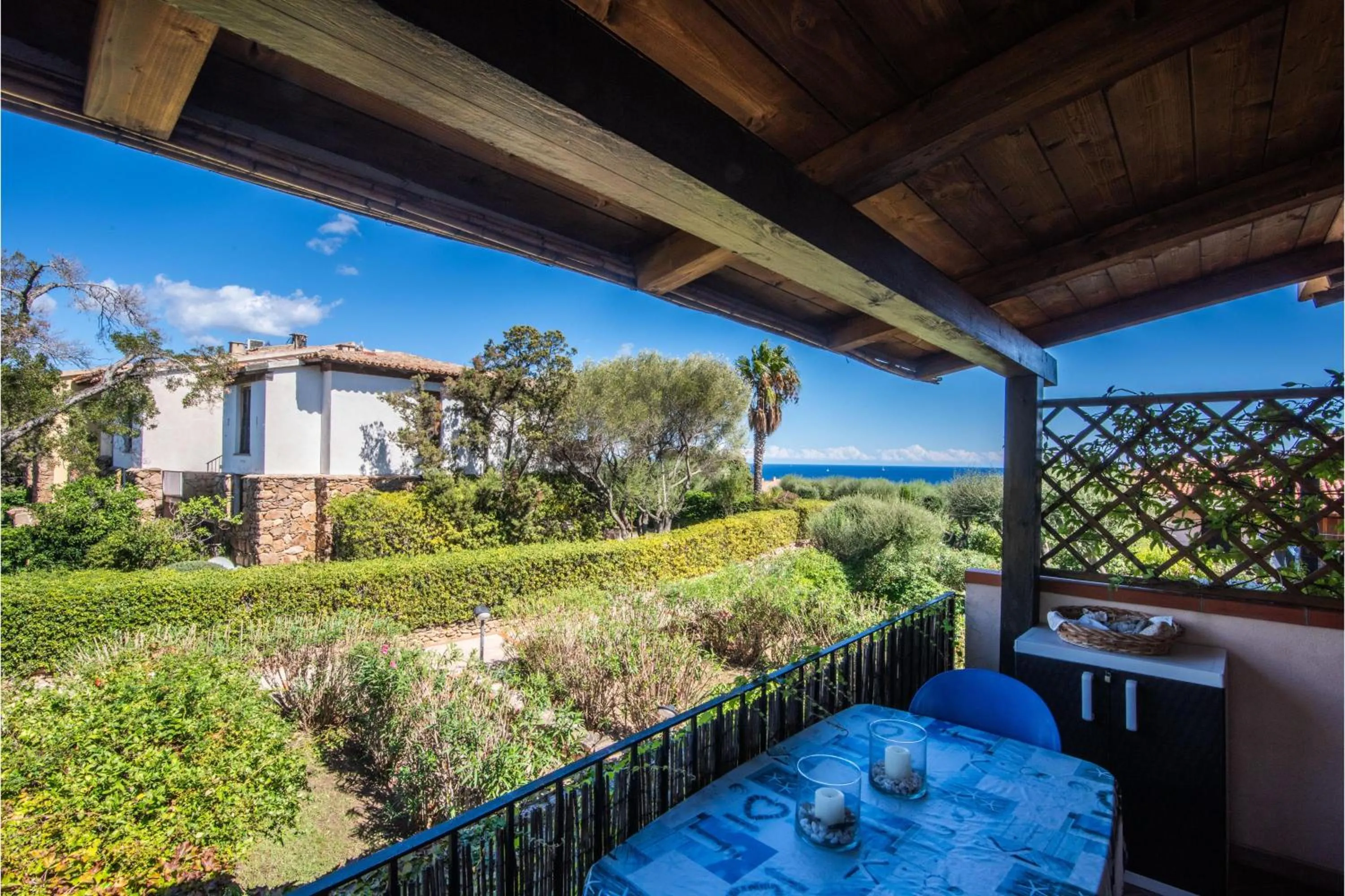 Casa Emozione With Shared Pool - Happy Rentals