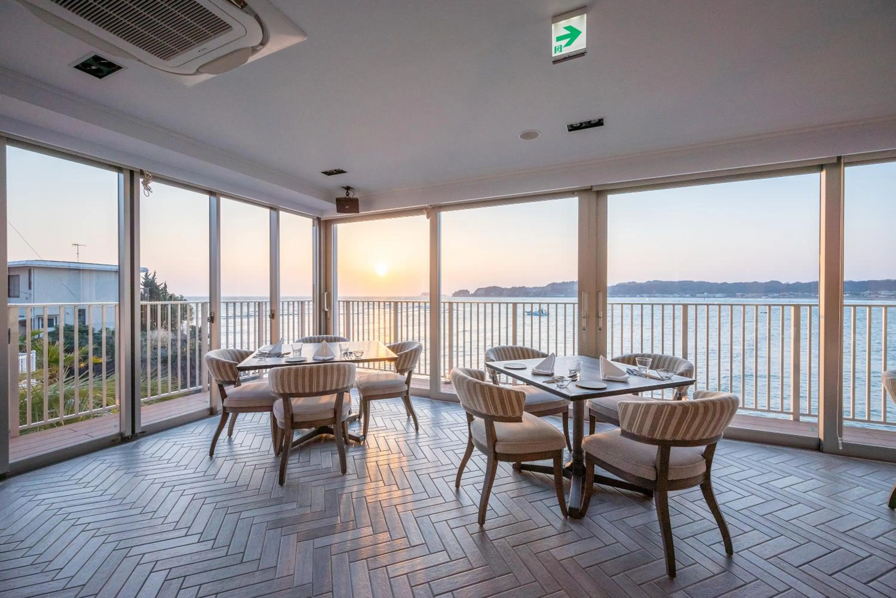 Restaurant/places to eat in THE HARBOR TERRACE