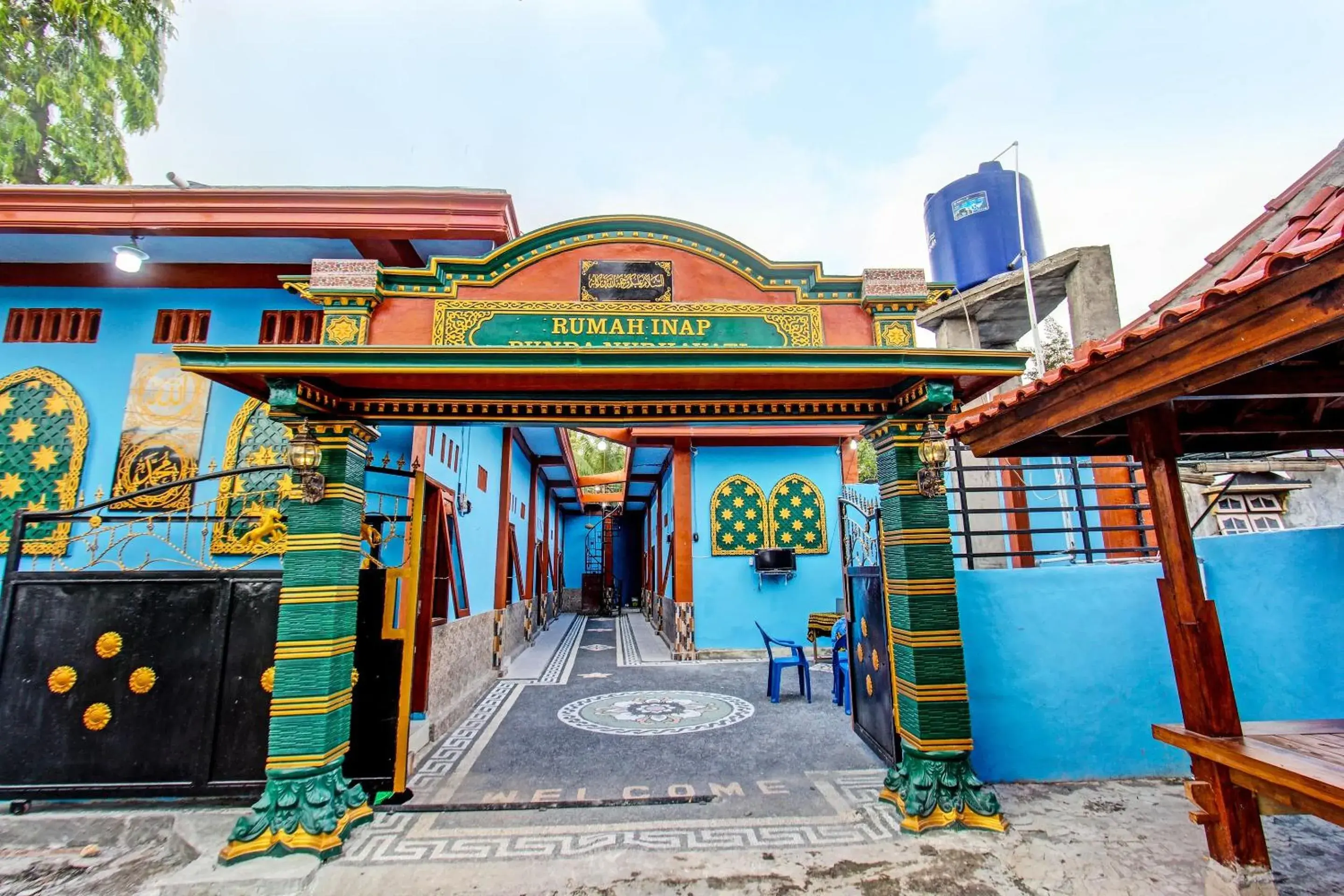 Facade/entrance in SPOT ON 91811 Rumah Inap Bunda Nurhayati Facade/entrance in SPOT ON 91811 Rumah Inap Bunda Nurhayati