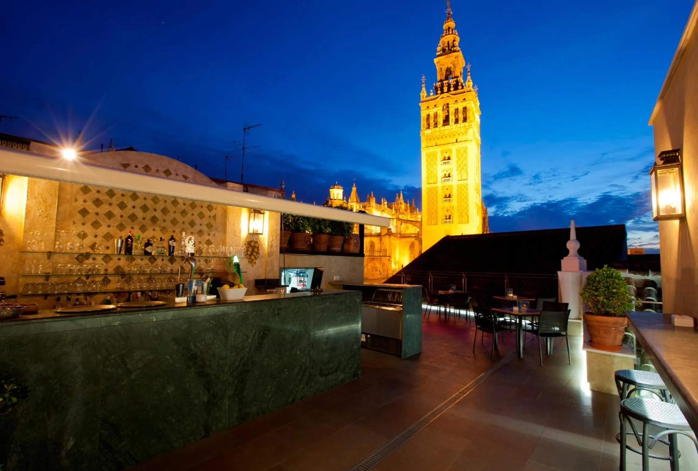 Night in Hotel Doña María