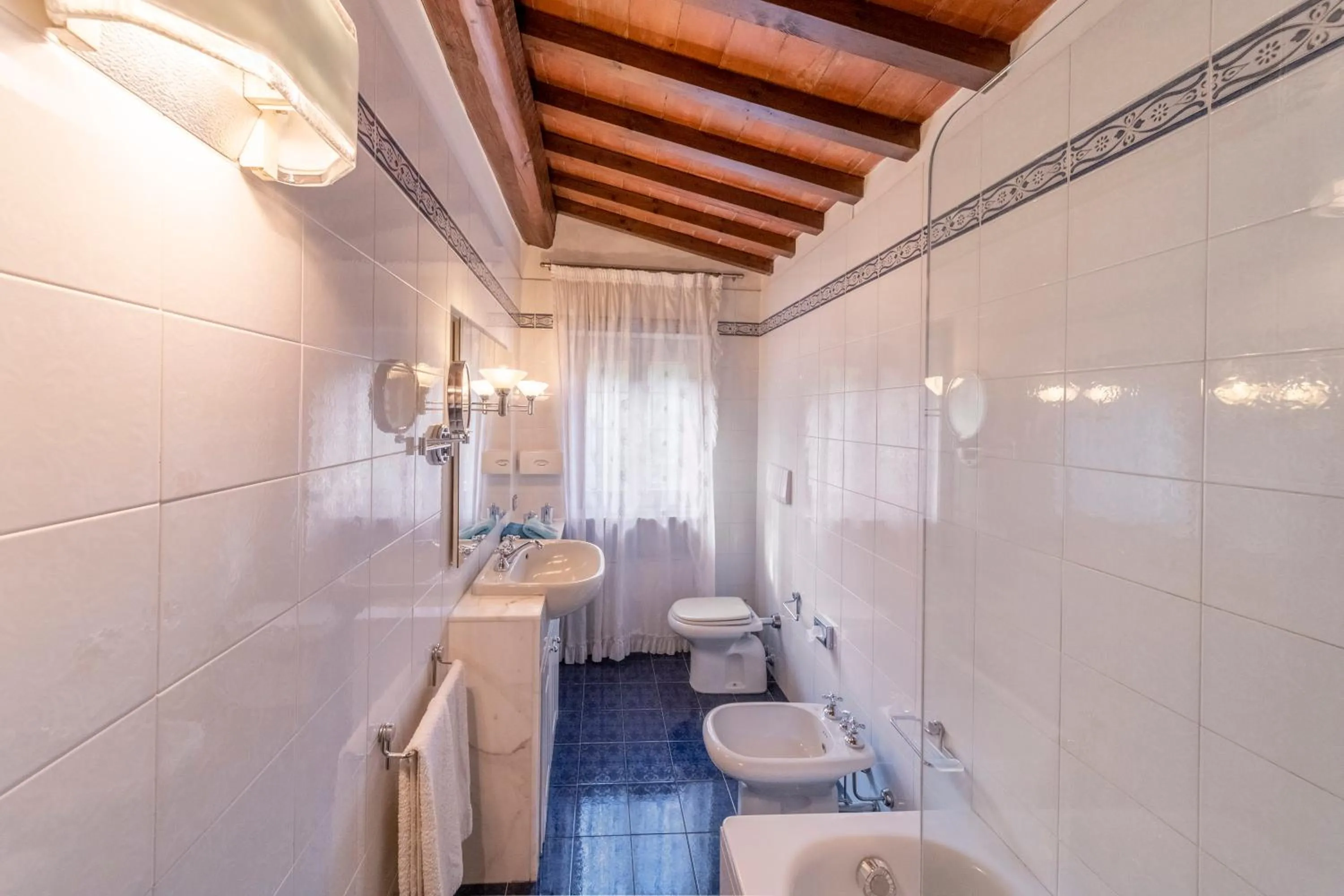 Bathroom in Tenuta le Viste - panoramic Villa