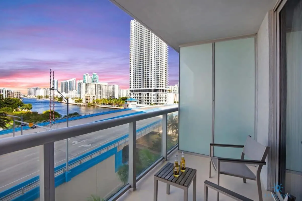 Pool - Gym - Balcony - Amazing View - Near Beach