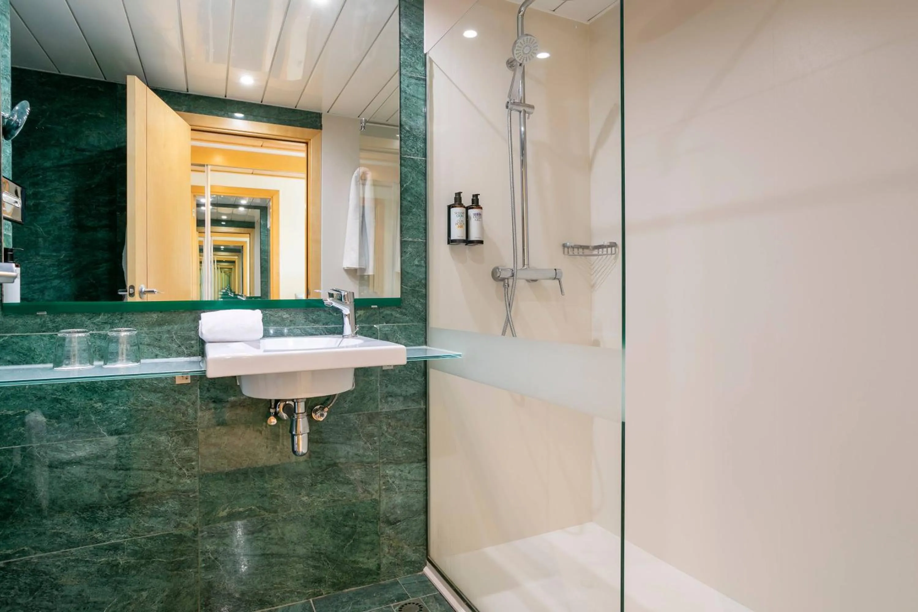 Bathroom in SOL Port Cambrils