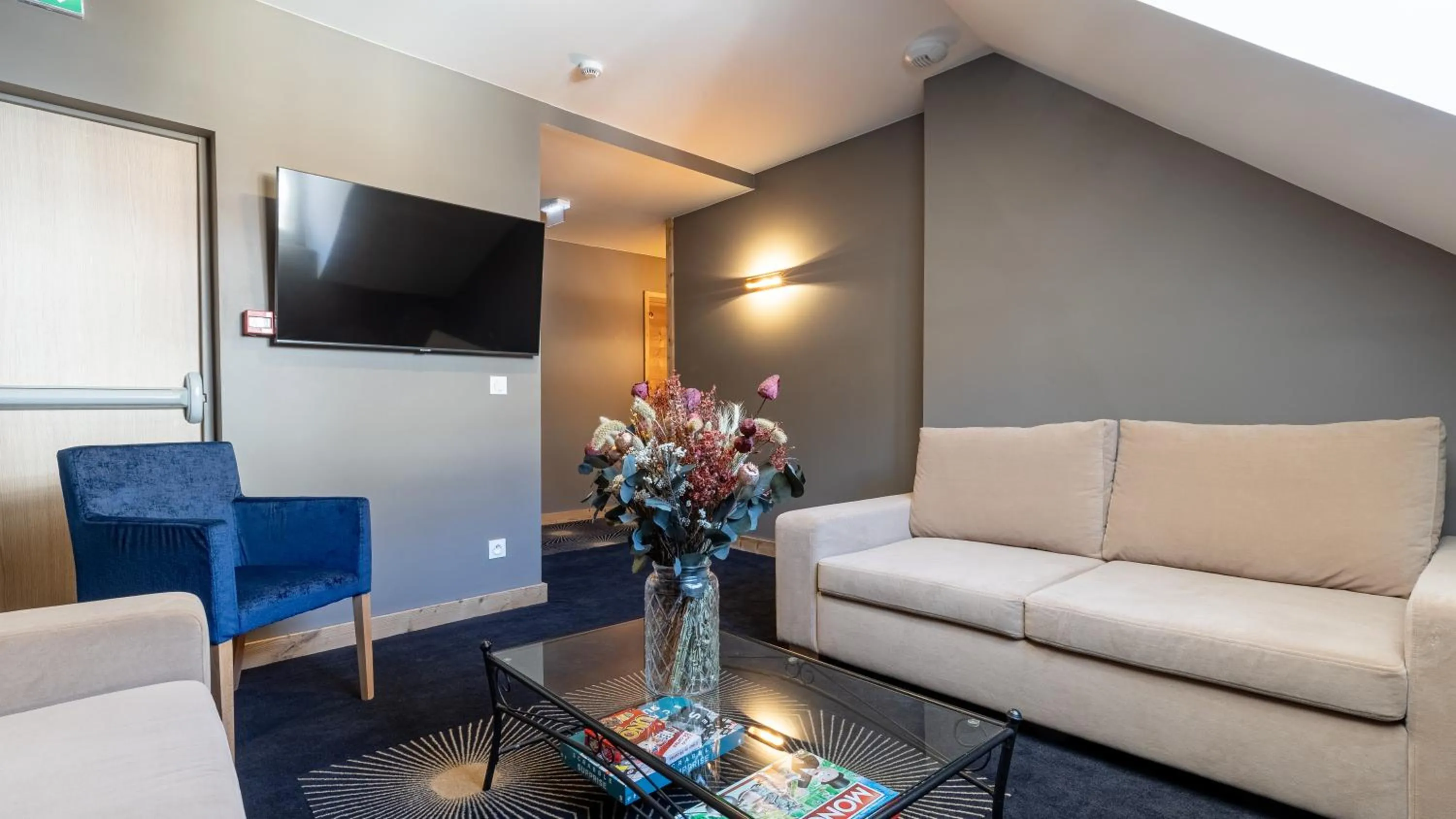 Communal lounge/ TV room in Madame Vacances Hotel Les Cimes