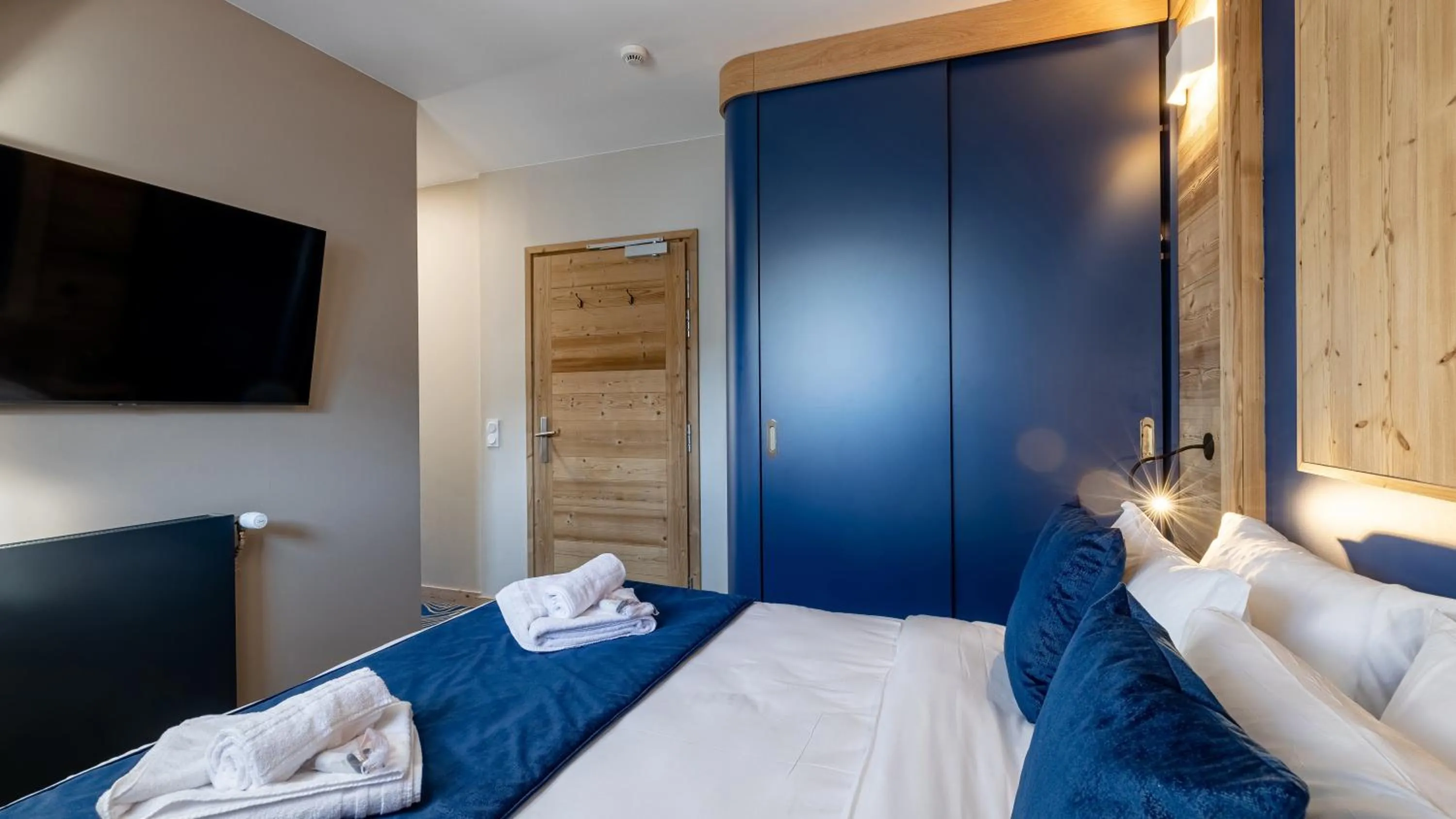 Bed in Madame Vacances Hotel Les Cimes