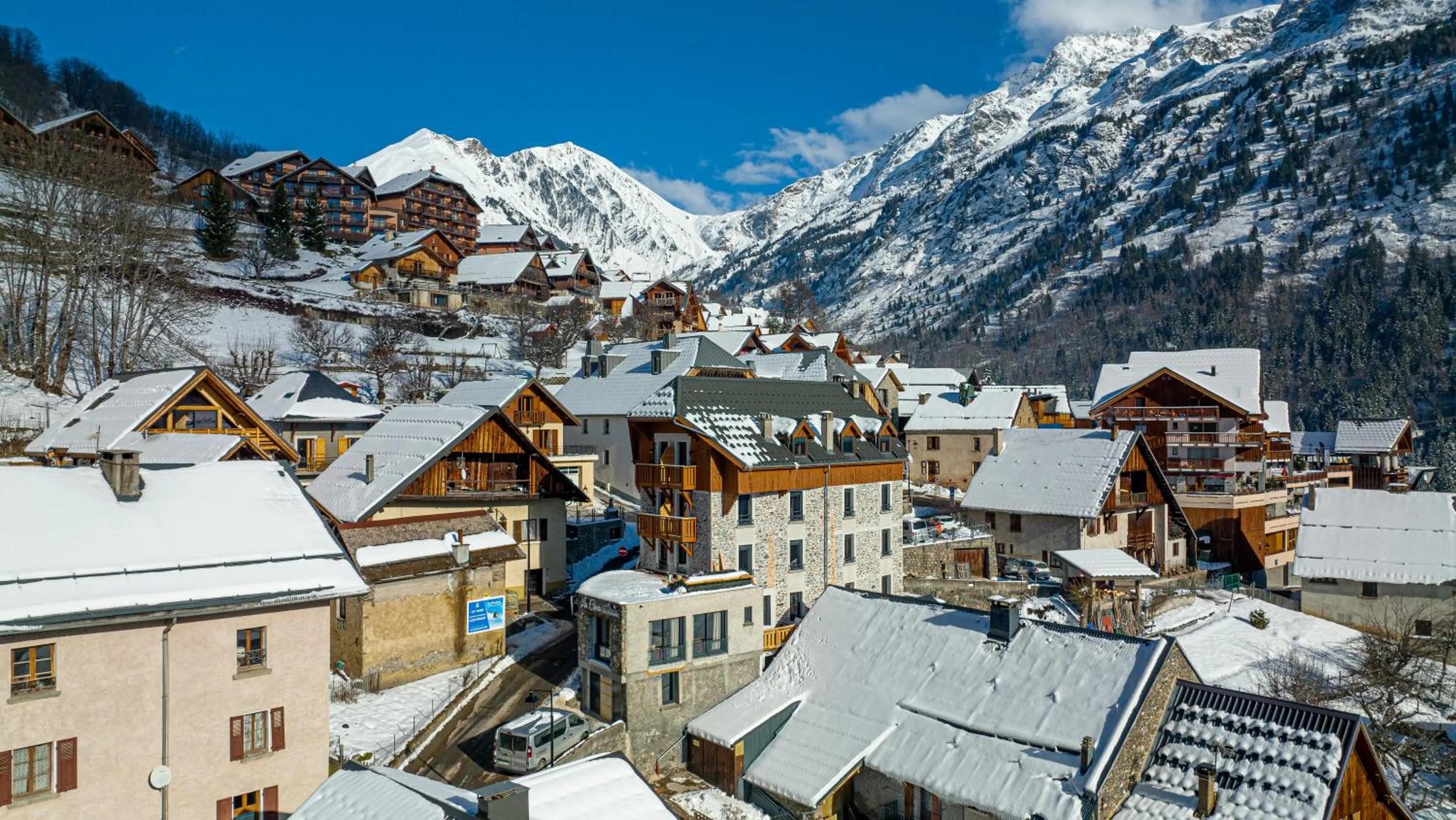 Property building in Madame Vacances Hotel Les Cimes