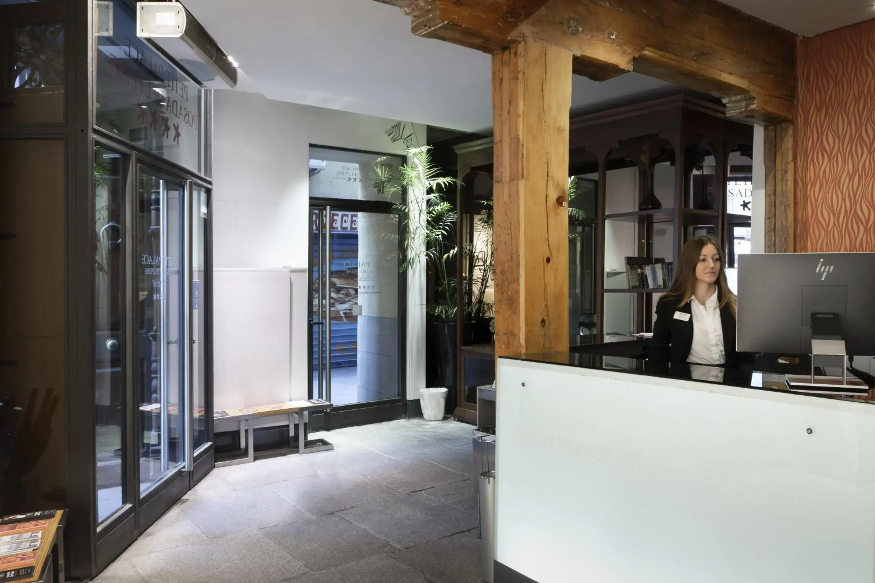 Lobby or reception in Petit Palace Posada del Peine Lobby or reception in Petit Palace Posada del Peine