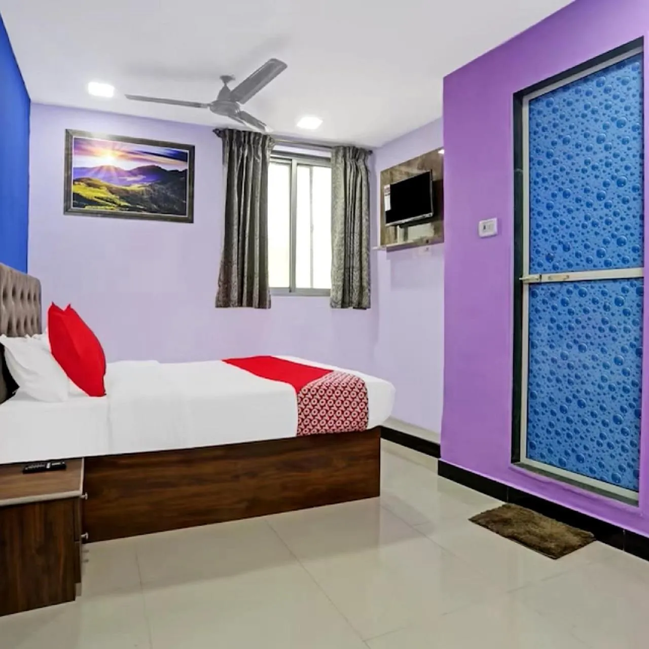 Bed in Hotel Welcome Inn,Mumbai