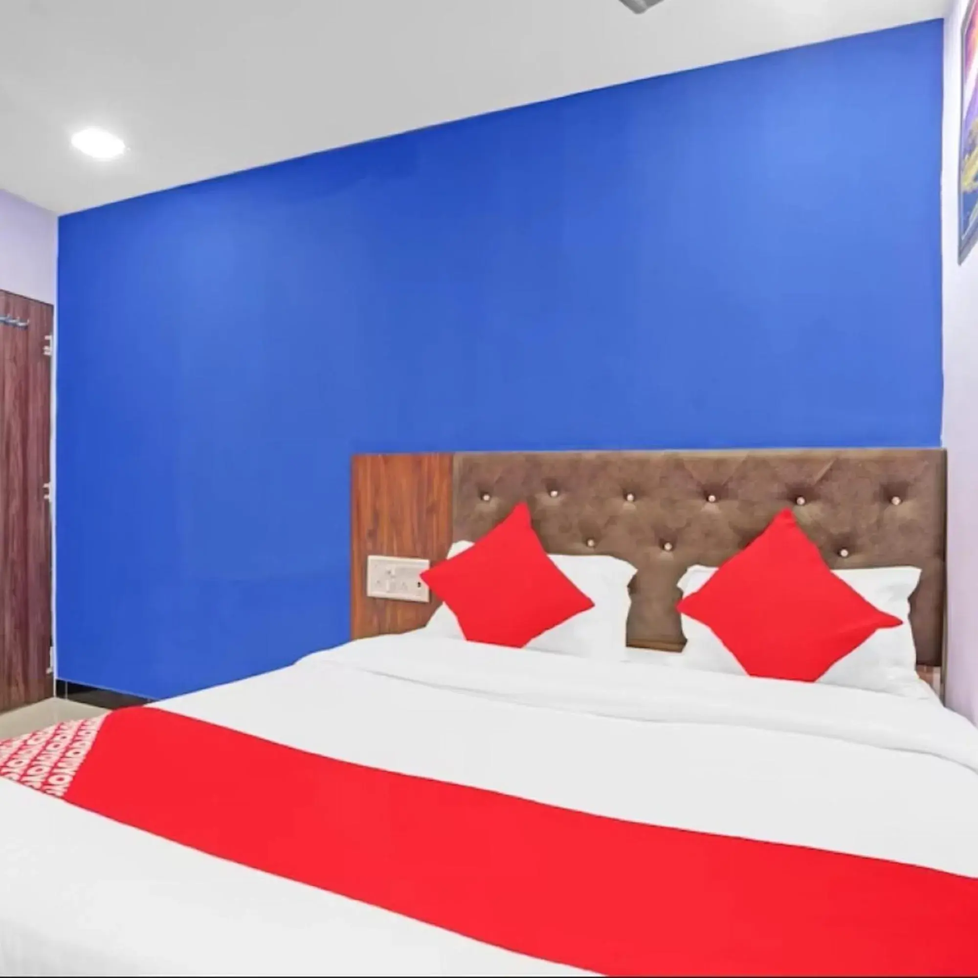 Bed in Hotel Welcome Inn,Mumbai Bed in Hotel Welcome Inn,Mumbai