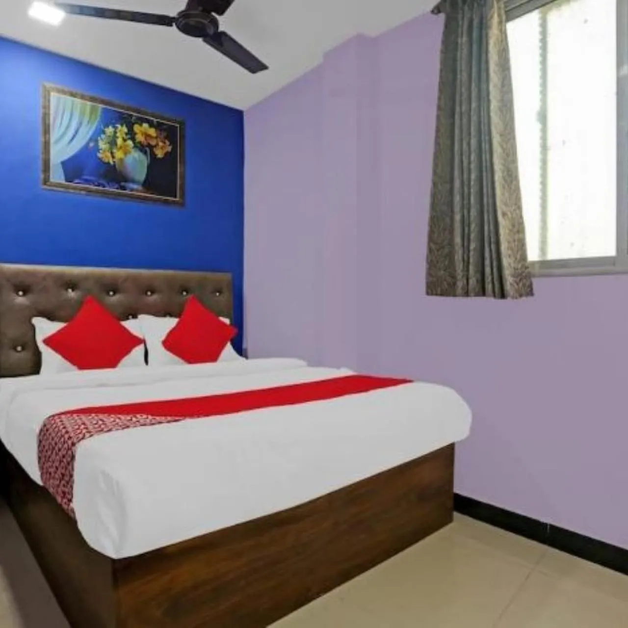 Bed in Hotel Welcome Inn,Mumbai