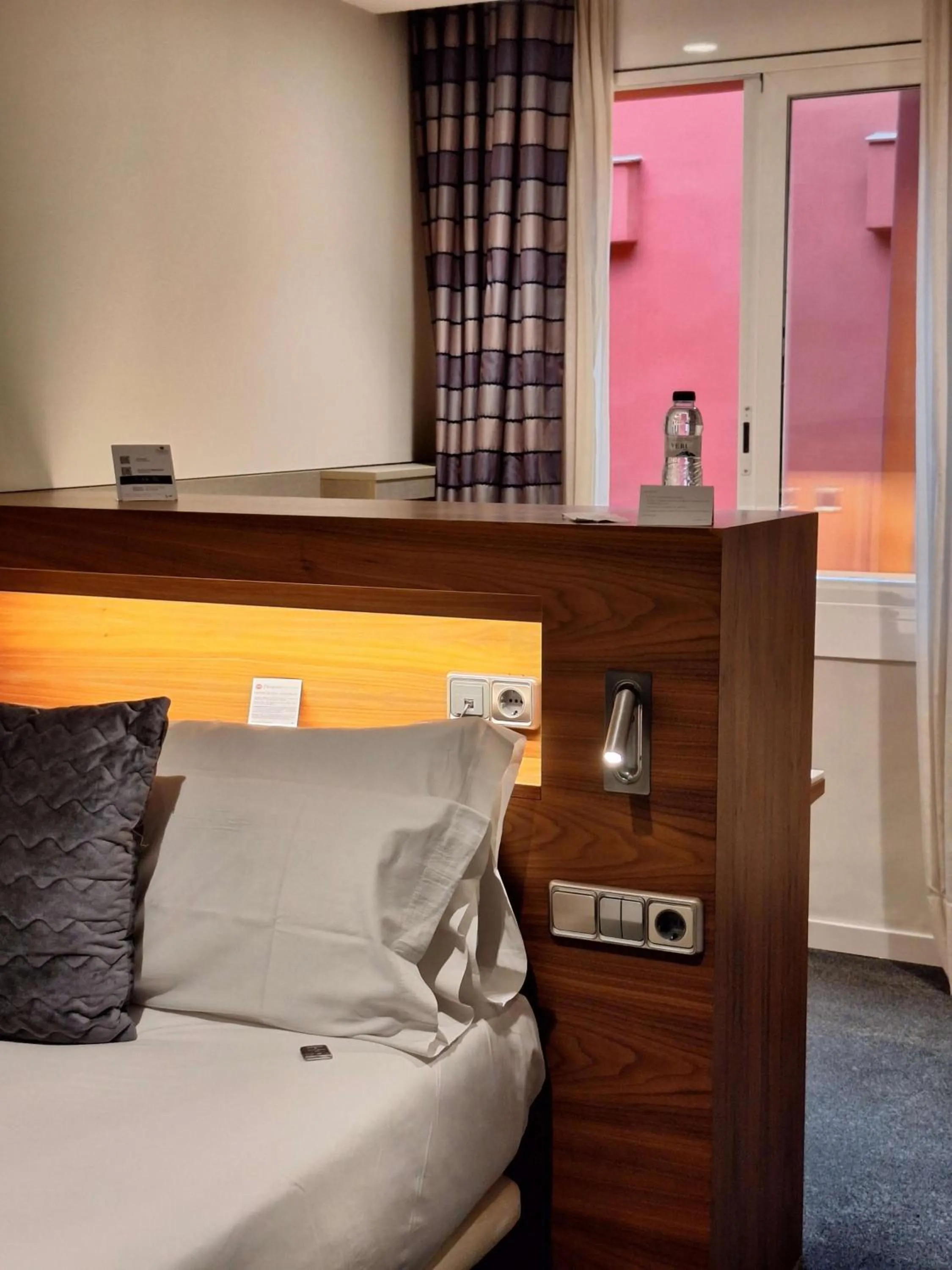 View (from property/room), Bed in Best Western Premier Hotel Dante