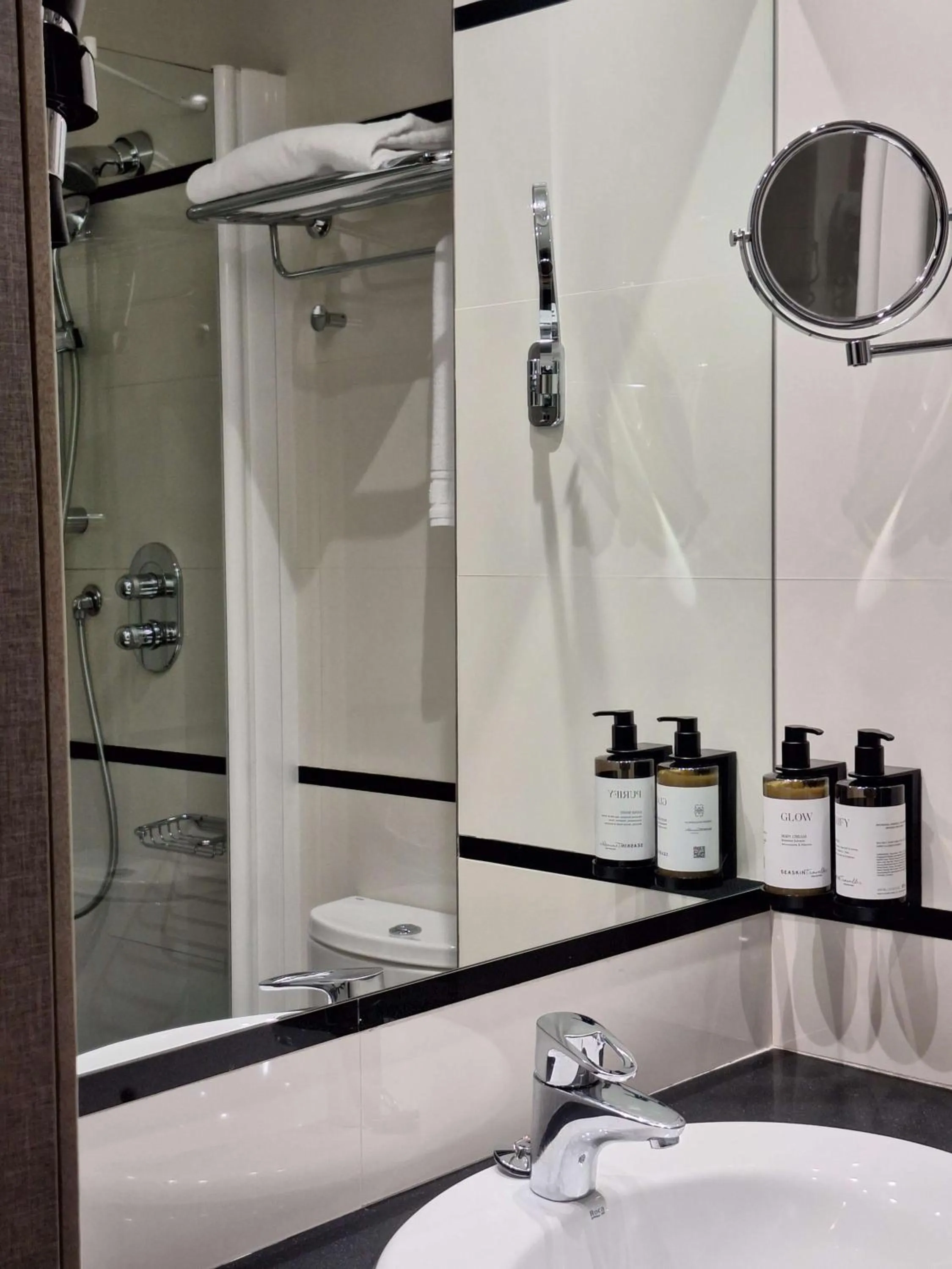 Bathroom in Best Western Premier Hotel Dante