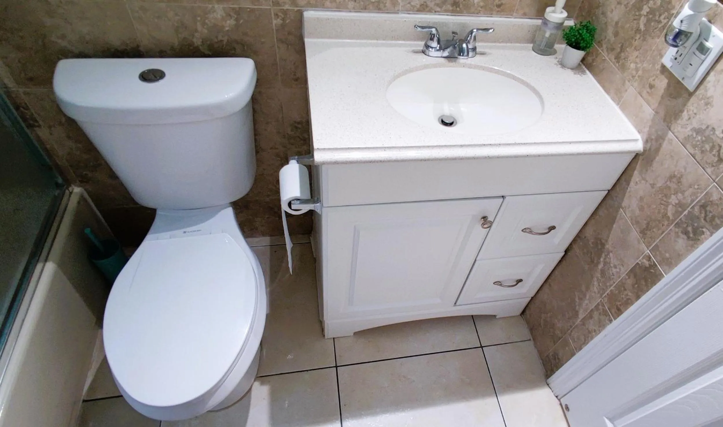 Bathroom in Summer Gardens