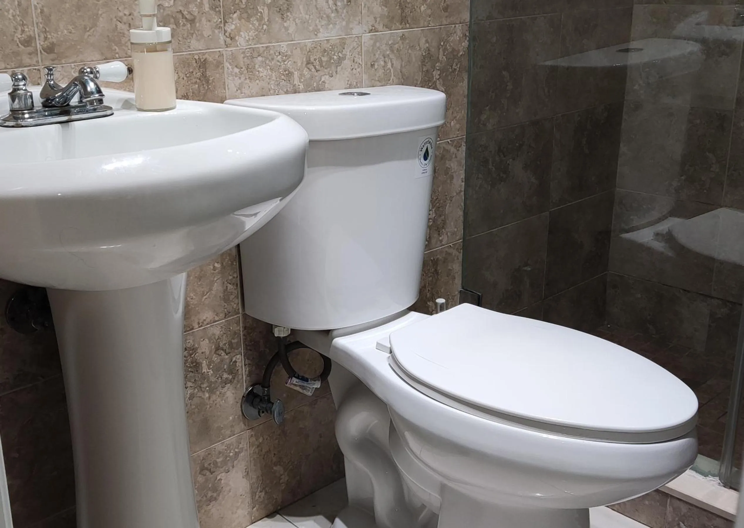 Bathroom in Summer Gardens