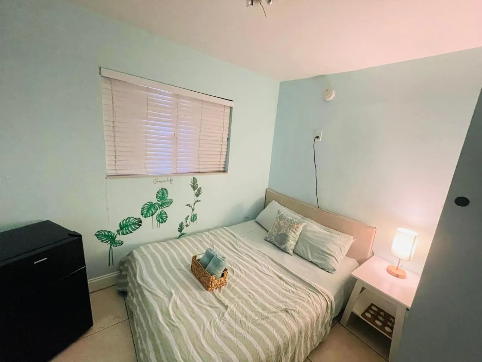 Bed in Summer Gardens