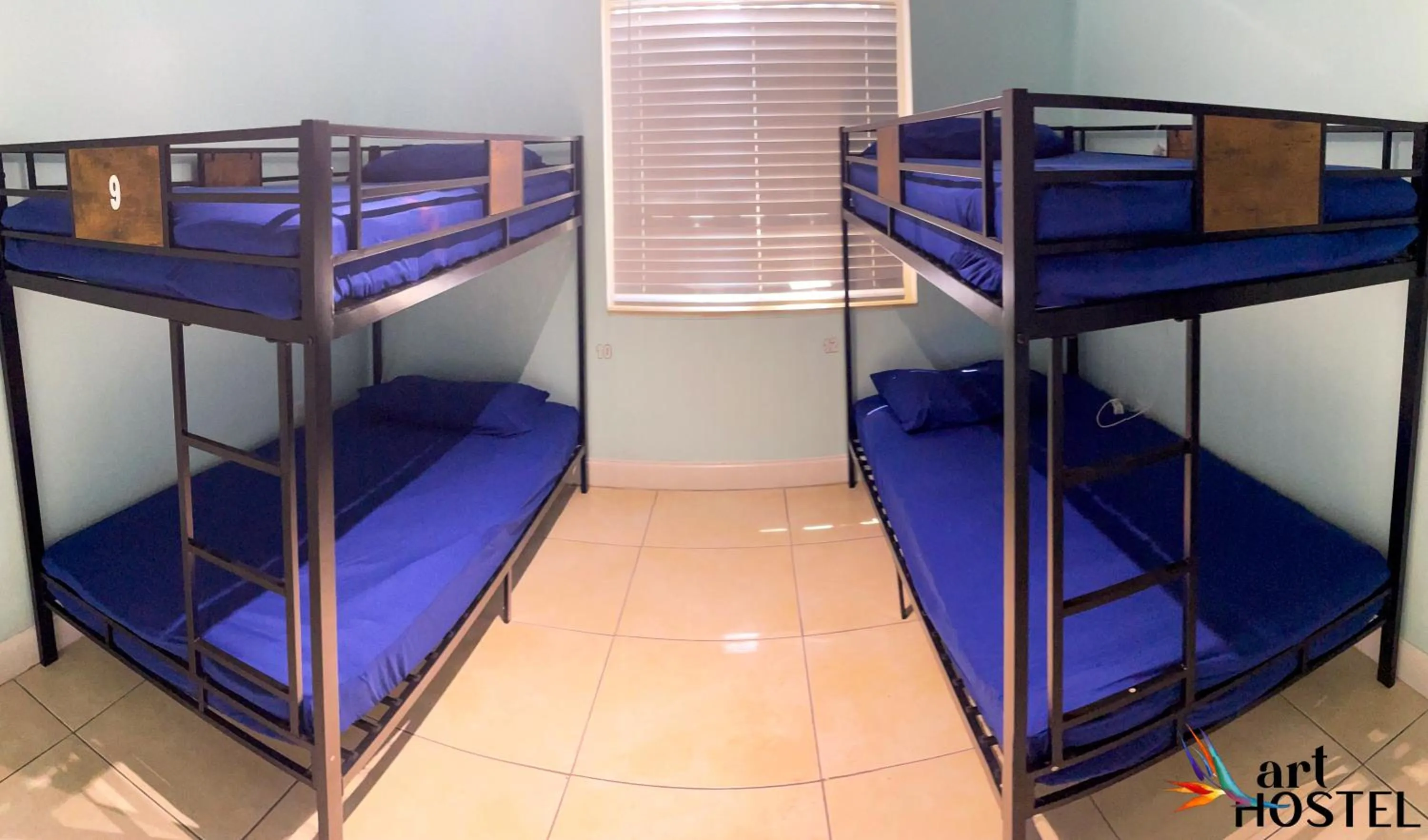 Photo of the whole room, Bed in Summer Gardens