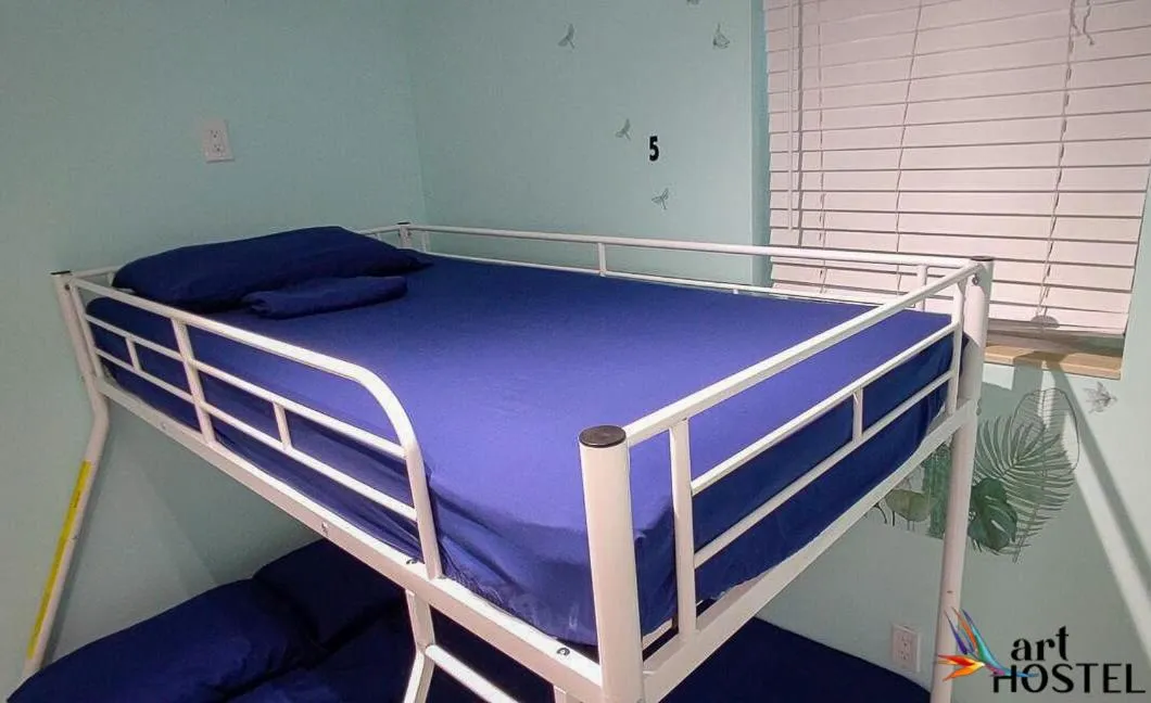 Photo of the whole room, Bed in Summer Gardens