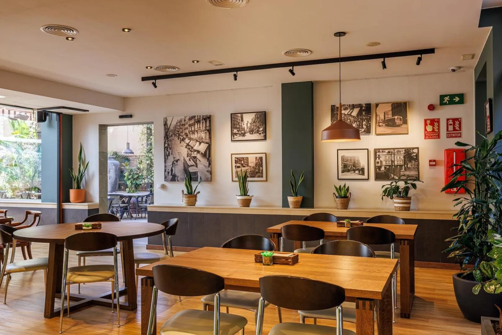 Lounge or bar in Hotel Ronda Lesseps