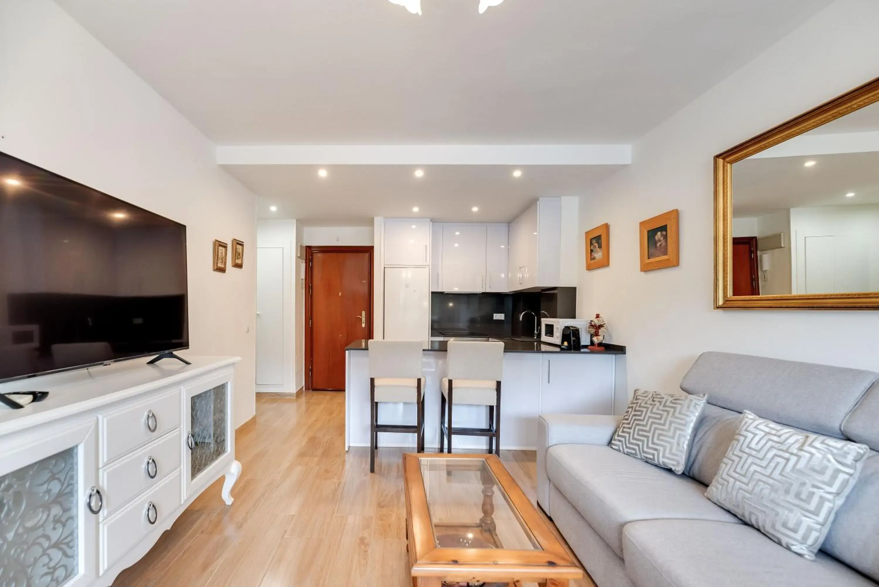 Two-Bedroom Deluxe Apartment with Balcony in Piso cerca a la playa Two-Bedroom Deluxe Apartment with Balcony in Piso cerca a la playa
