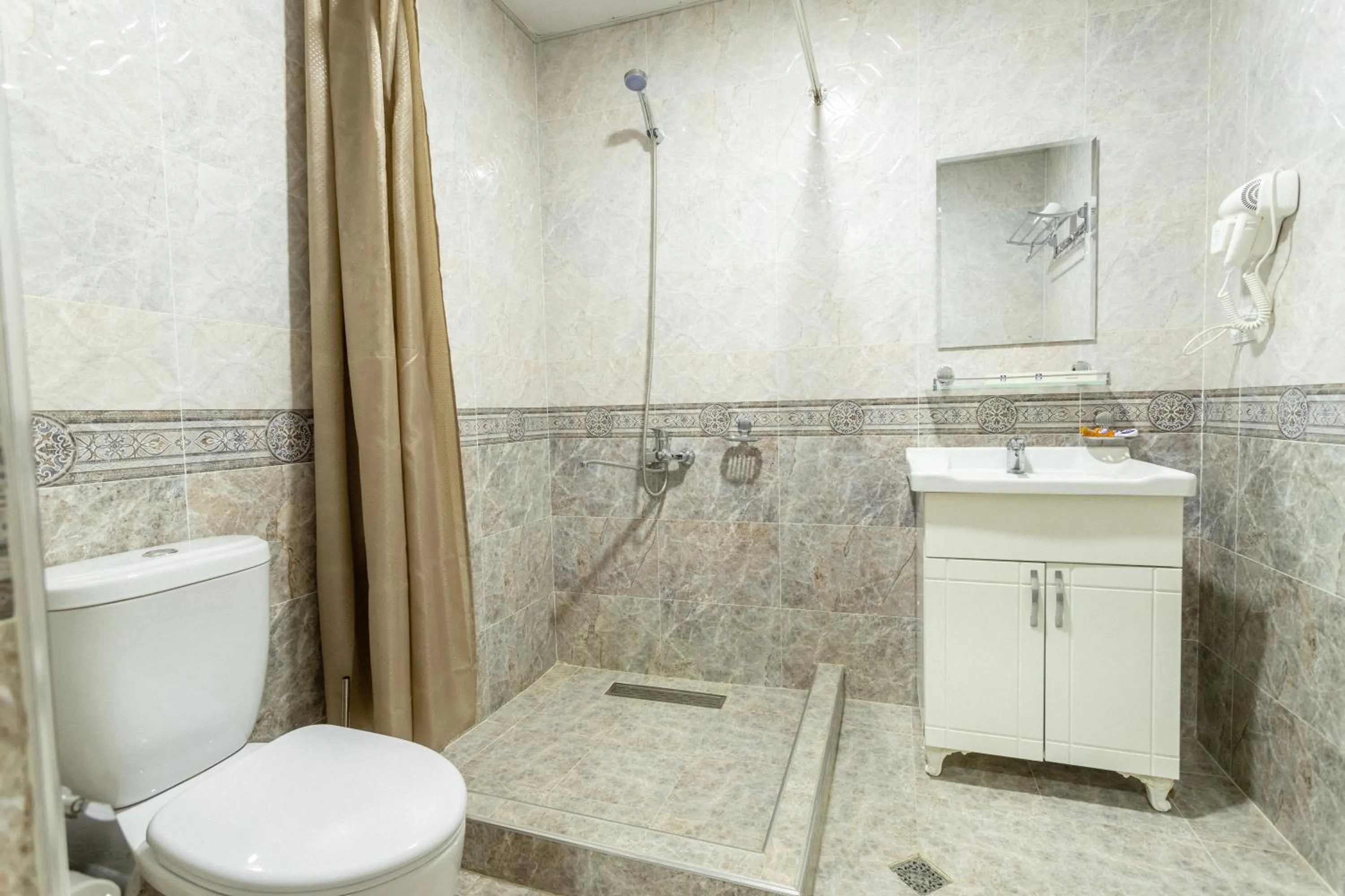 Shower in Osiyo Plaza Hotel