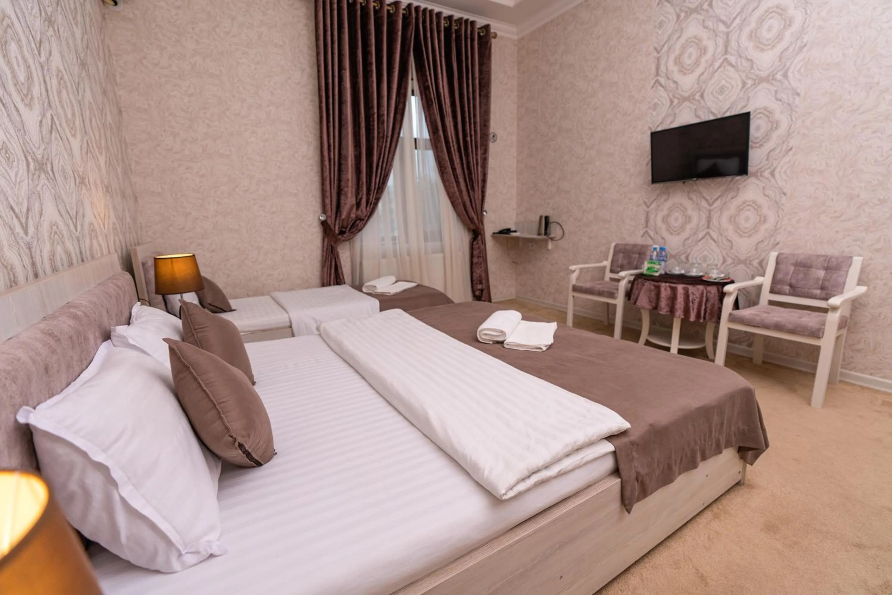 Bed in Osiyo Plaza Hotel