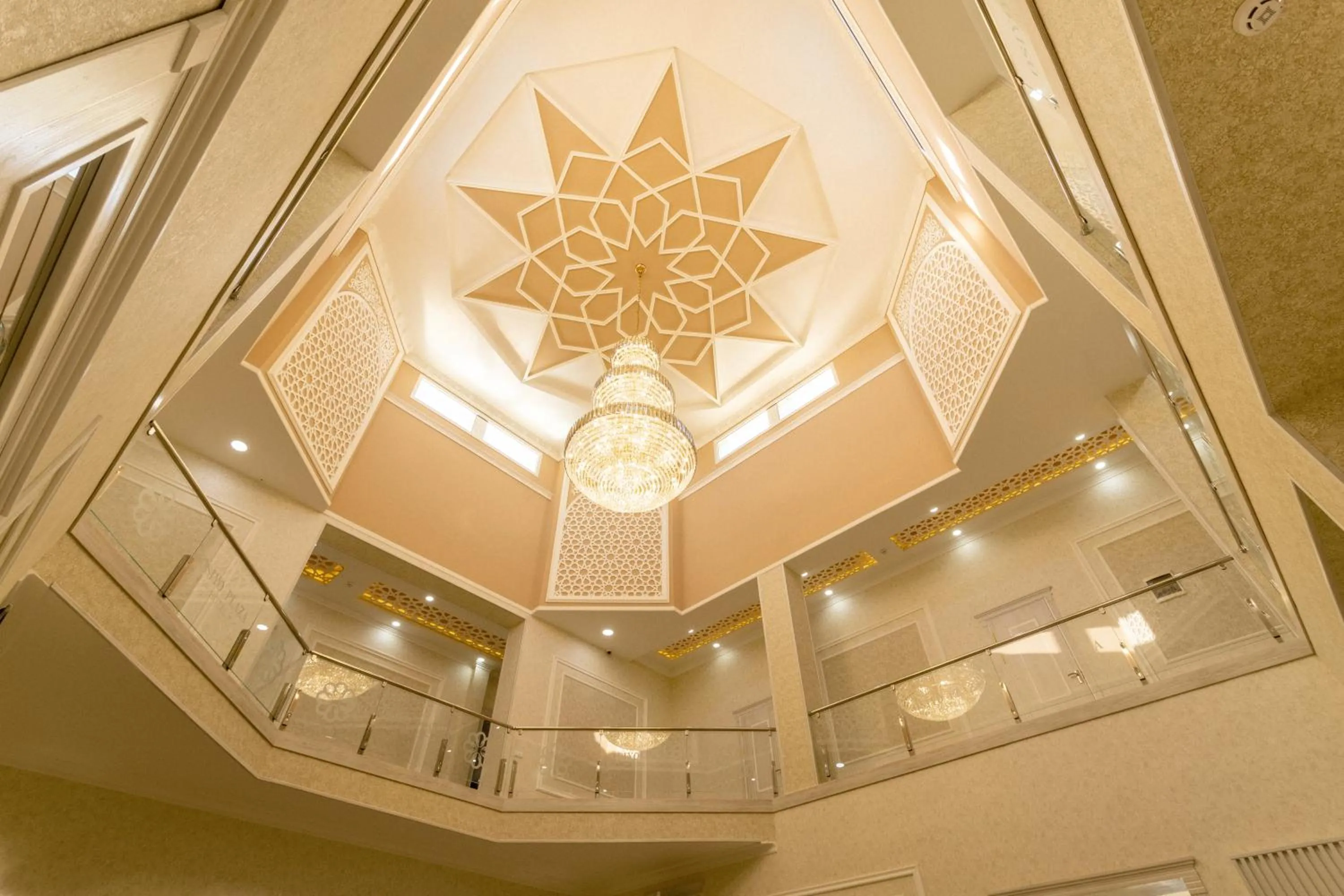 Communal lounge/ TV room in Osiyo Plaza Hotel